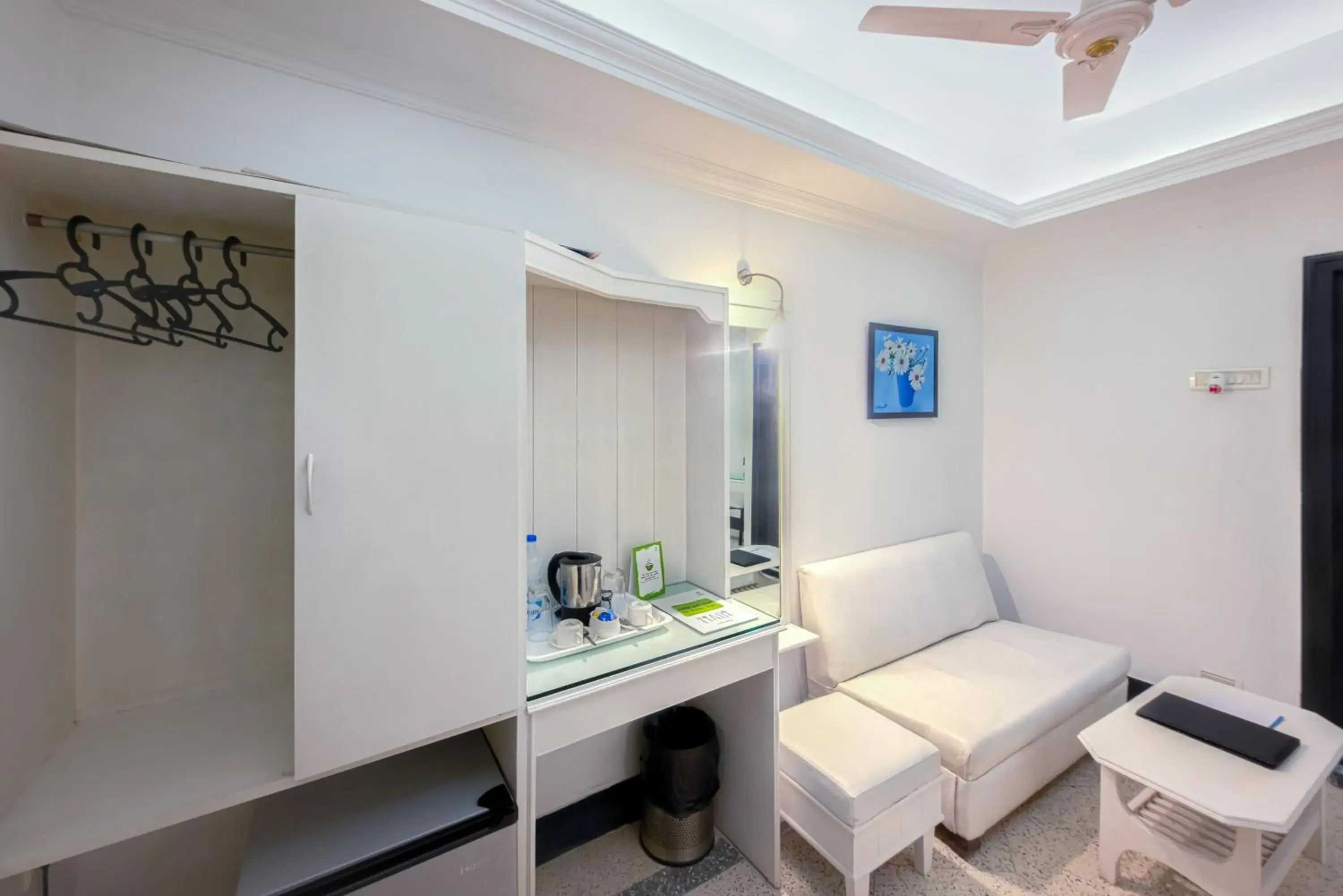 Seating area in Treebo Green View, Park Circus Seating area in Treebo Green View, Park Circus