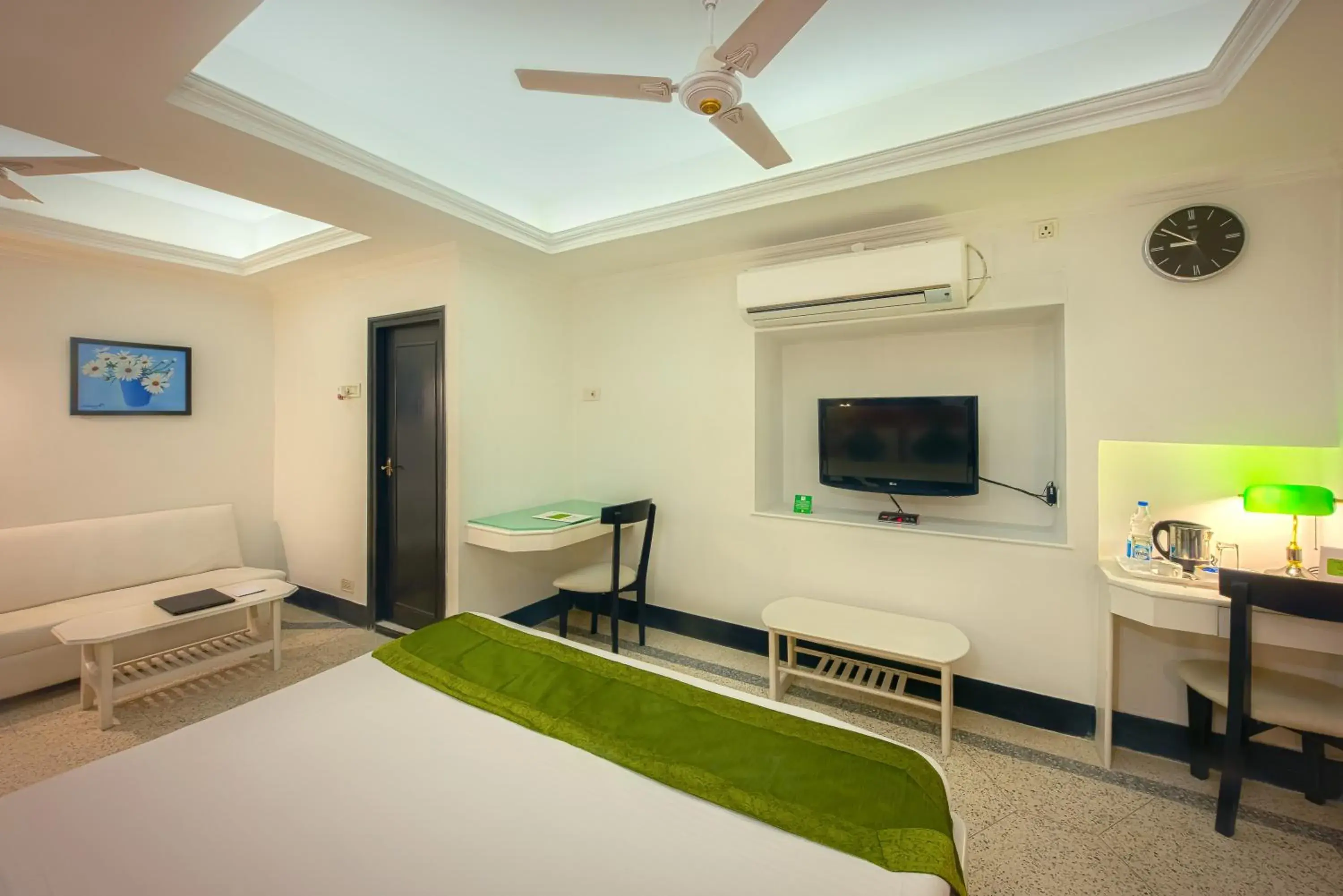 Bedroom, Bed in Treebo Green View, Park Circus Bedroom, Bed in Treebo Green View, Park Circus