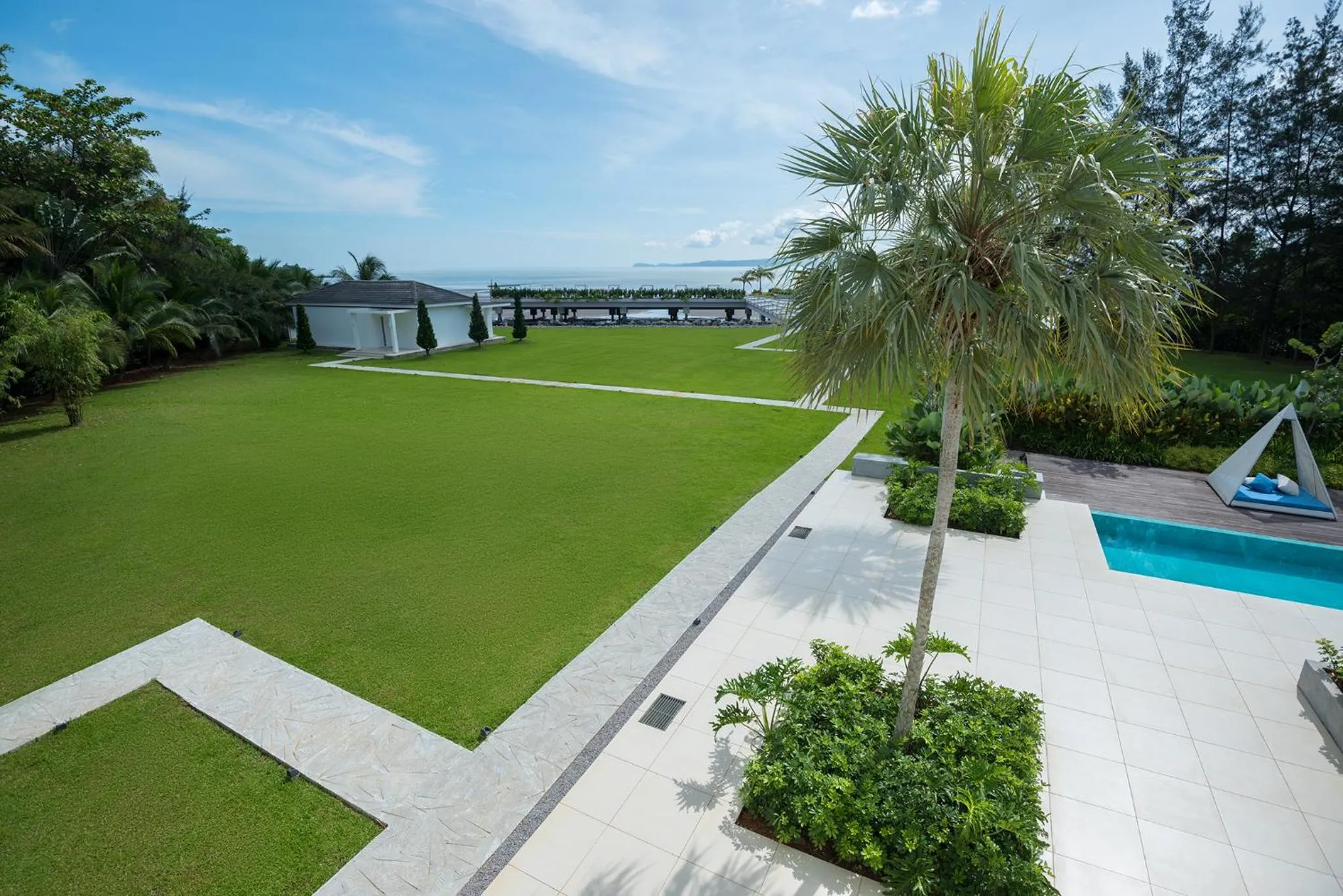 Garden view in Cove 55