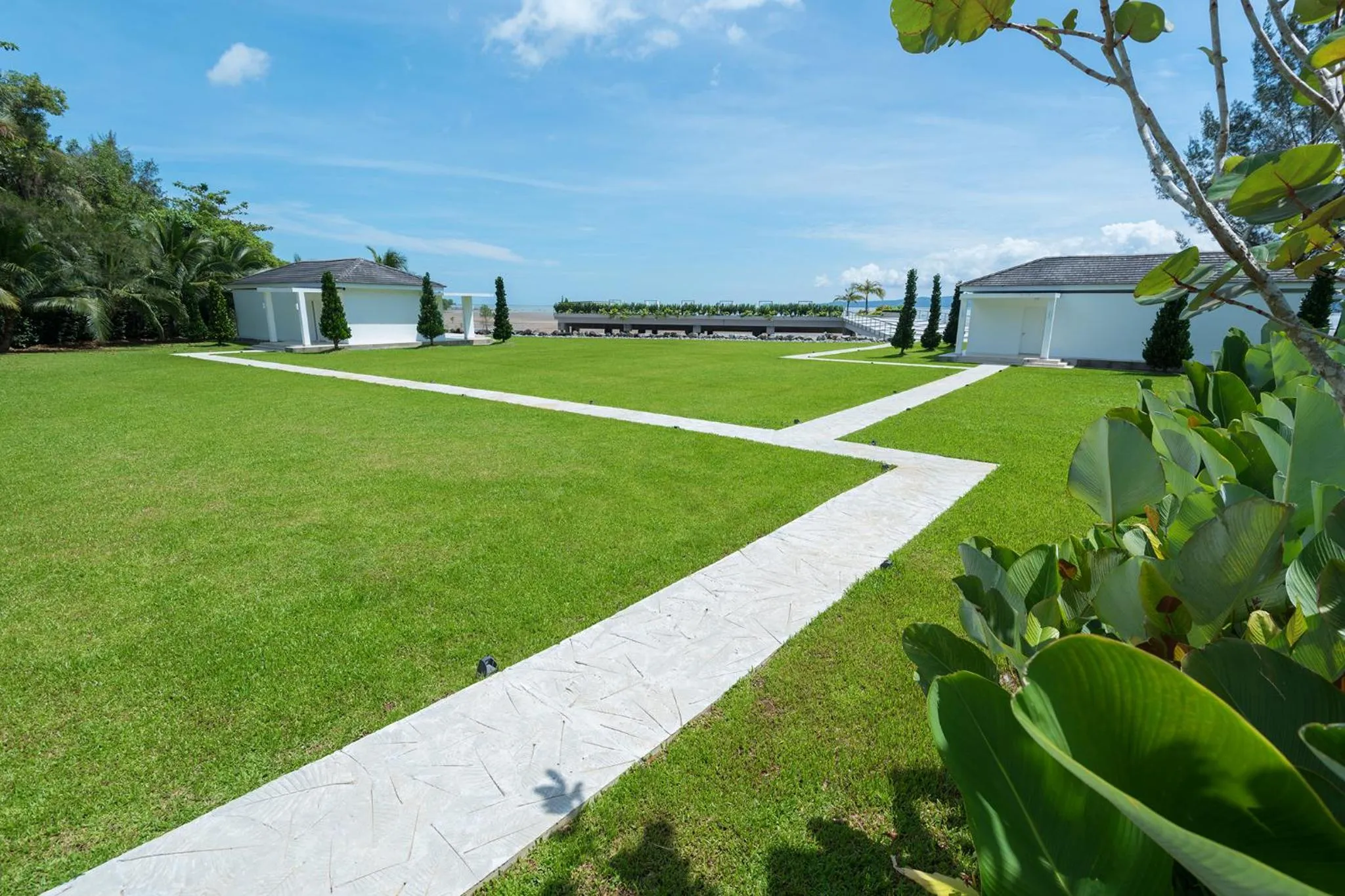 Garden view in Cove 55