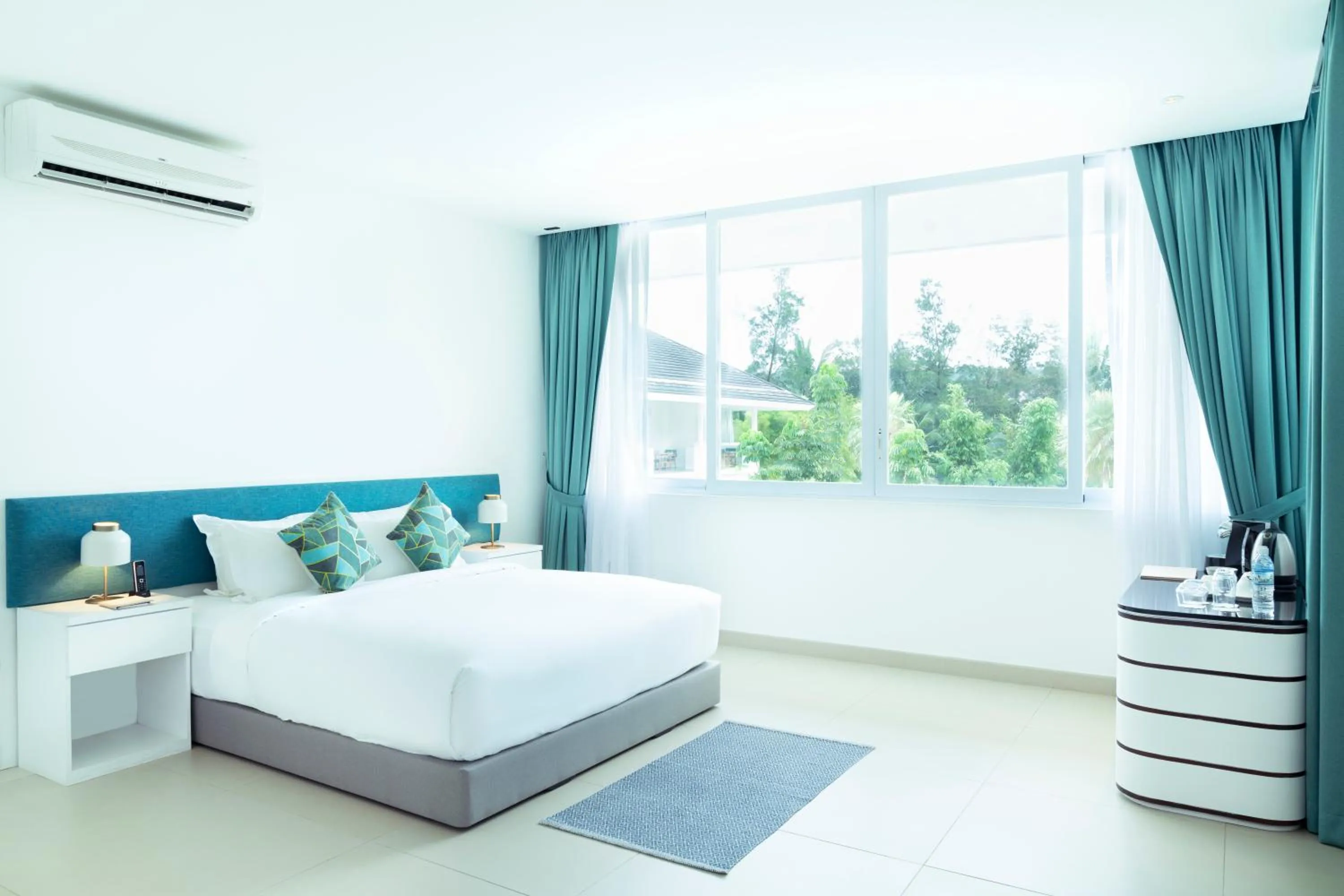 Bedroom, Bed in Cove 55