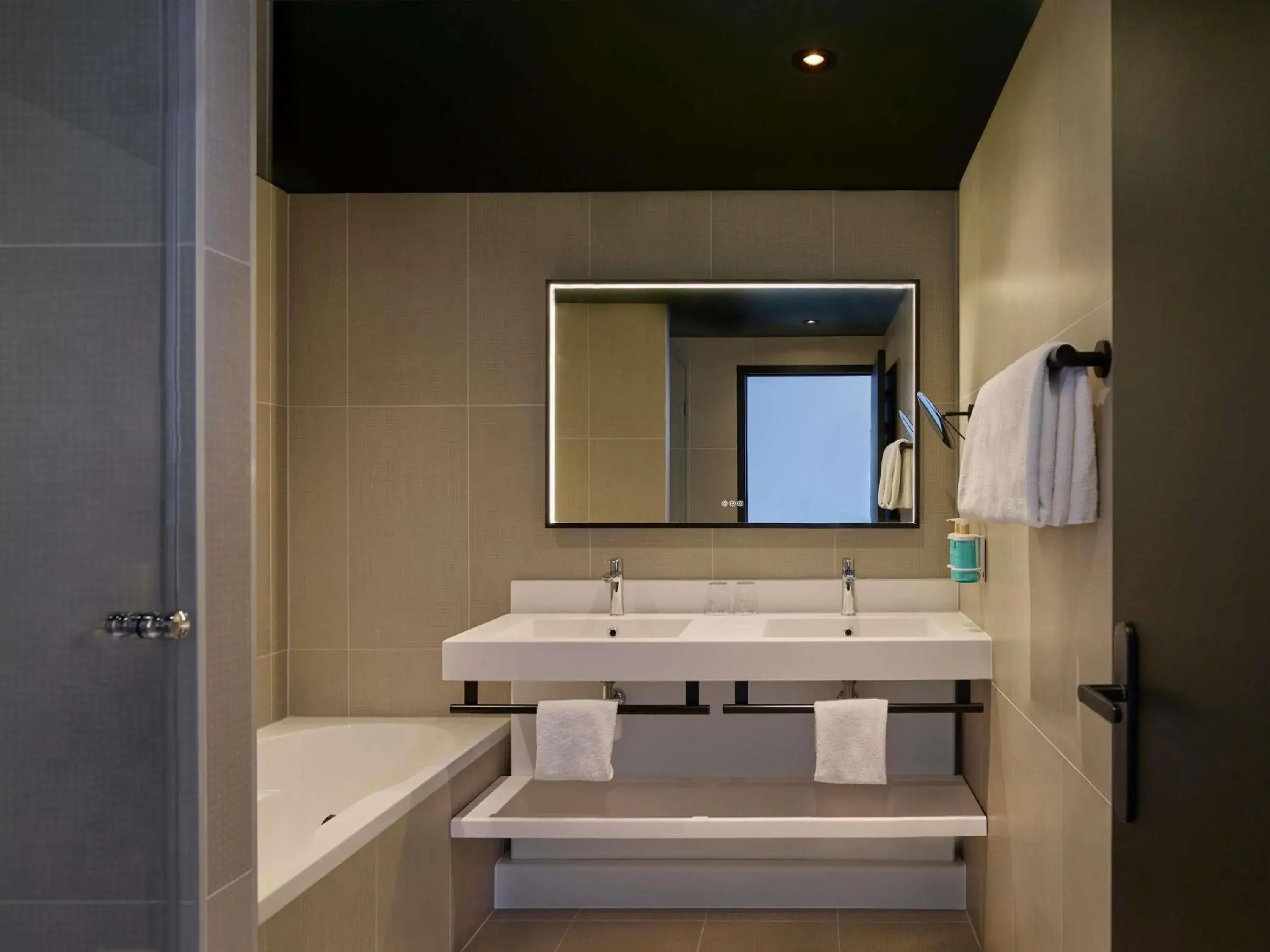 Junior Suite with One Queen Bed and Sofa in Novotel Bern Expo Junior Suite with One Queen Bed and Sofa in Novotel Bern Expo