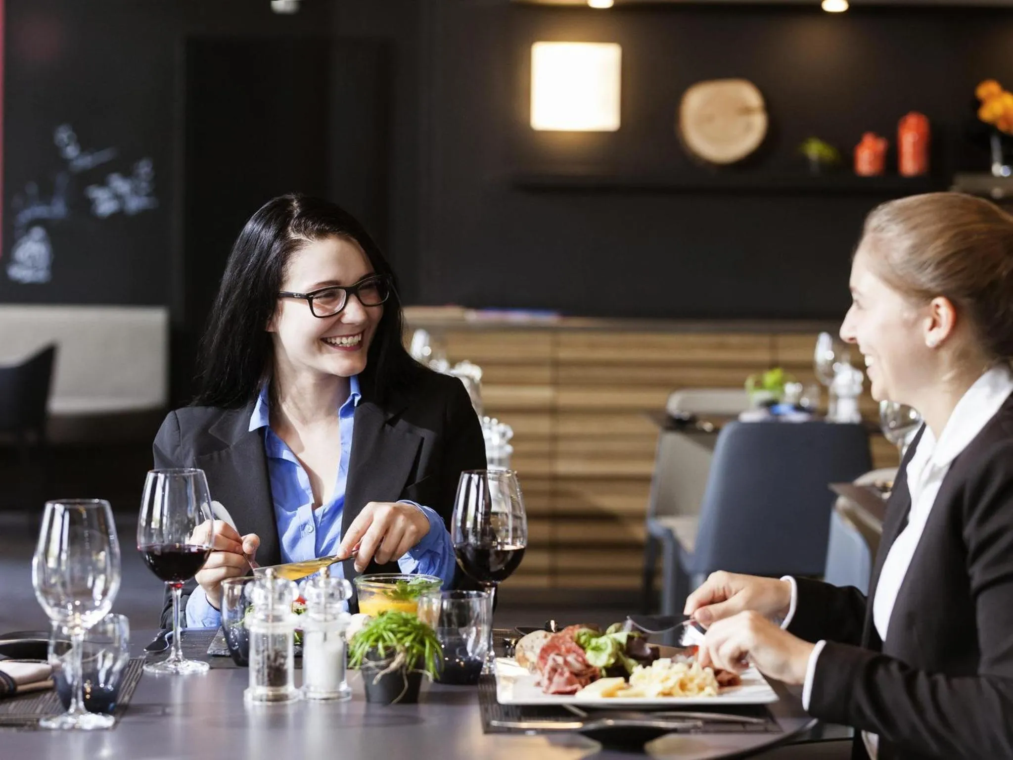 Restaurant/places to eat in Novotel Bern Expo