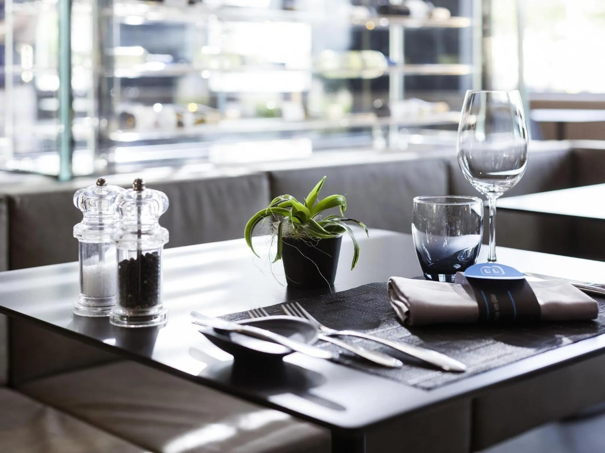 Restaurant/places to eat in Novotel Bern Expo