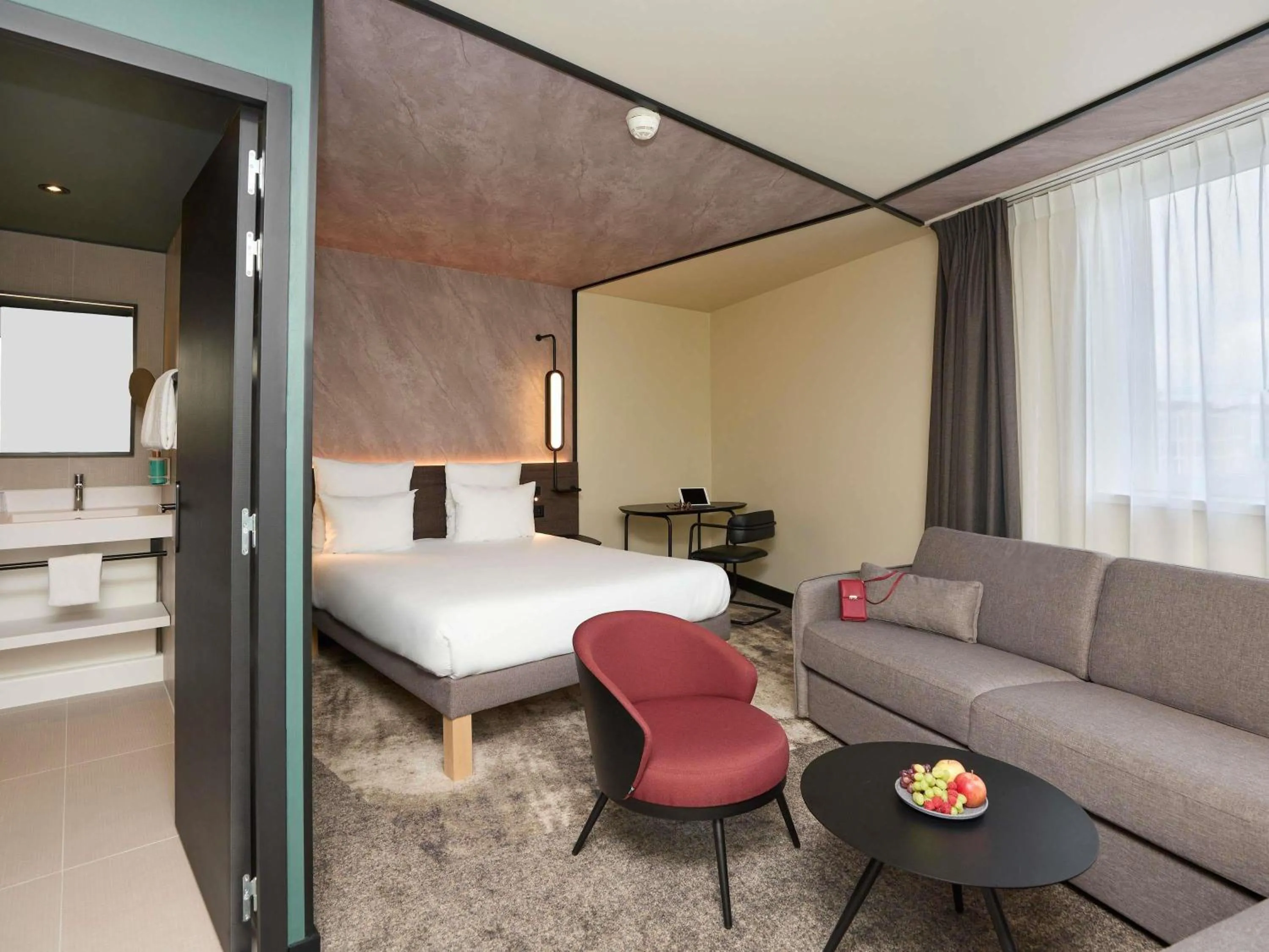 Bedroom, Bed in Novotel Bern Expo