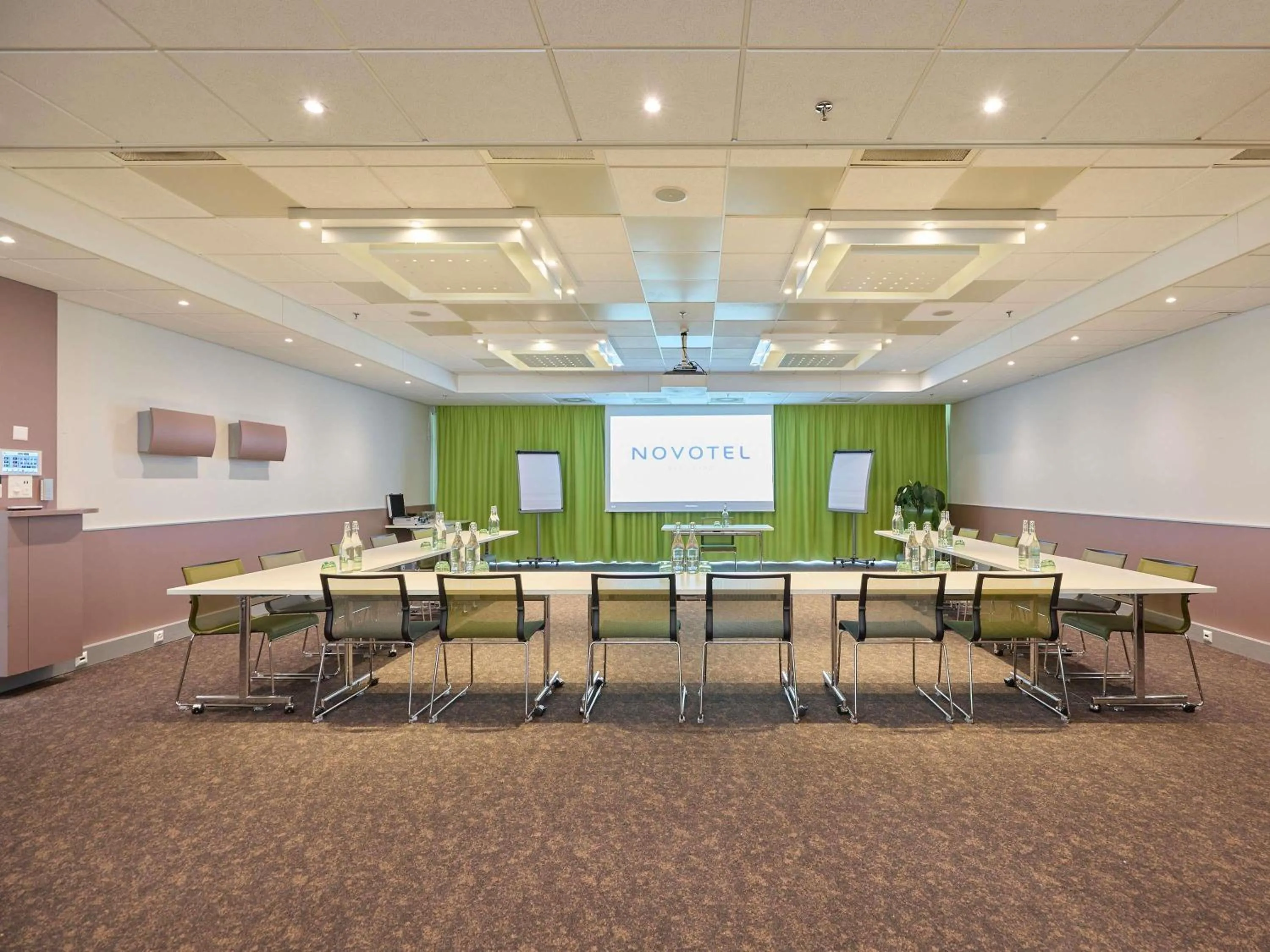 Meeting/conference room in Novotel Bern Expo