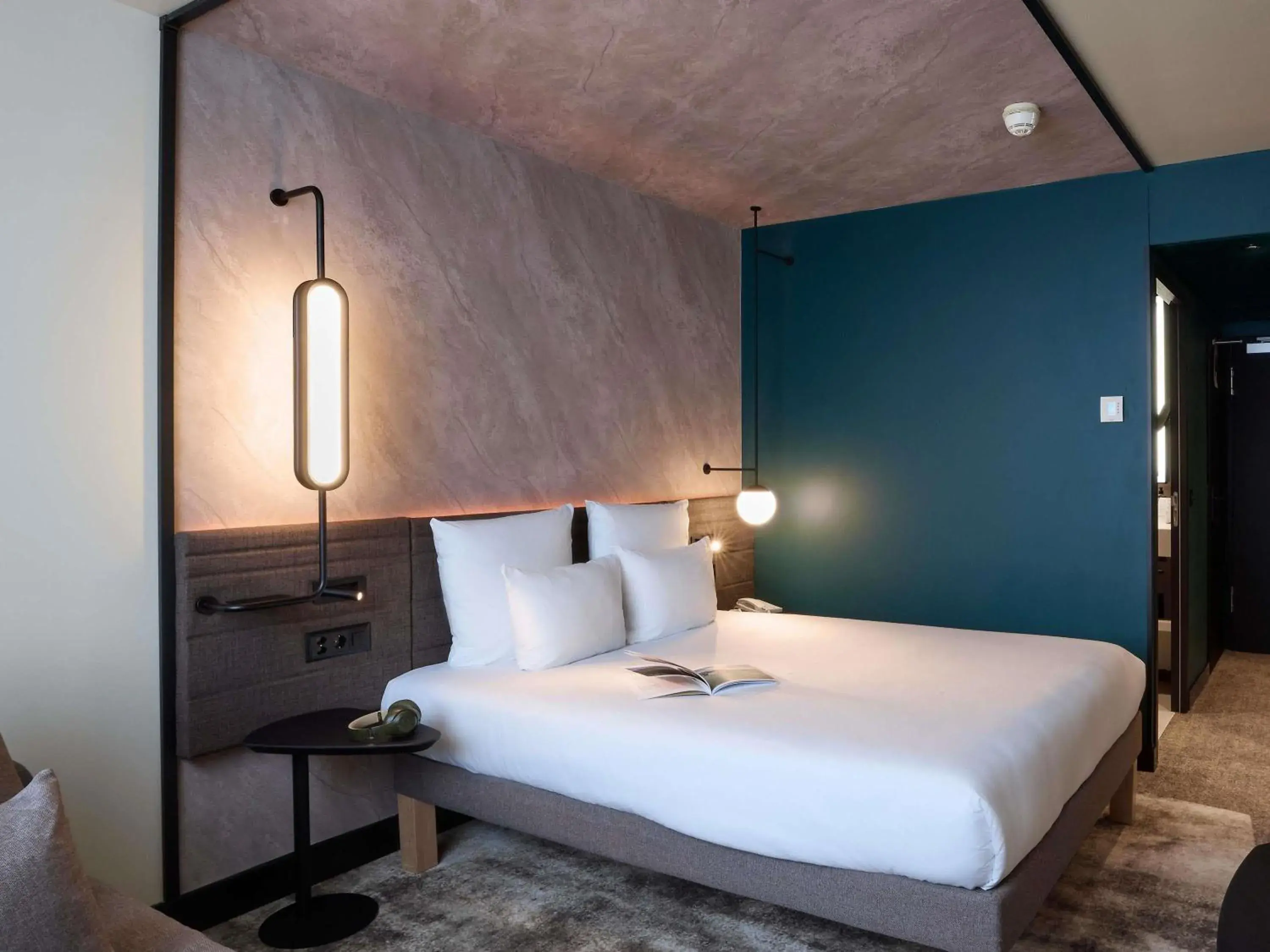 Superior Queen Room with Sofa in Novotel Bern Expo Superior Queen Room with Sofa in Novotel Bern Expo