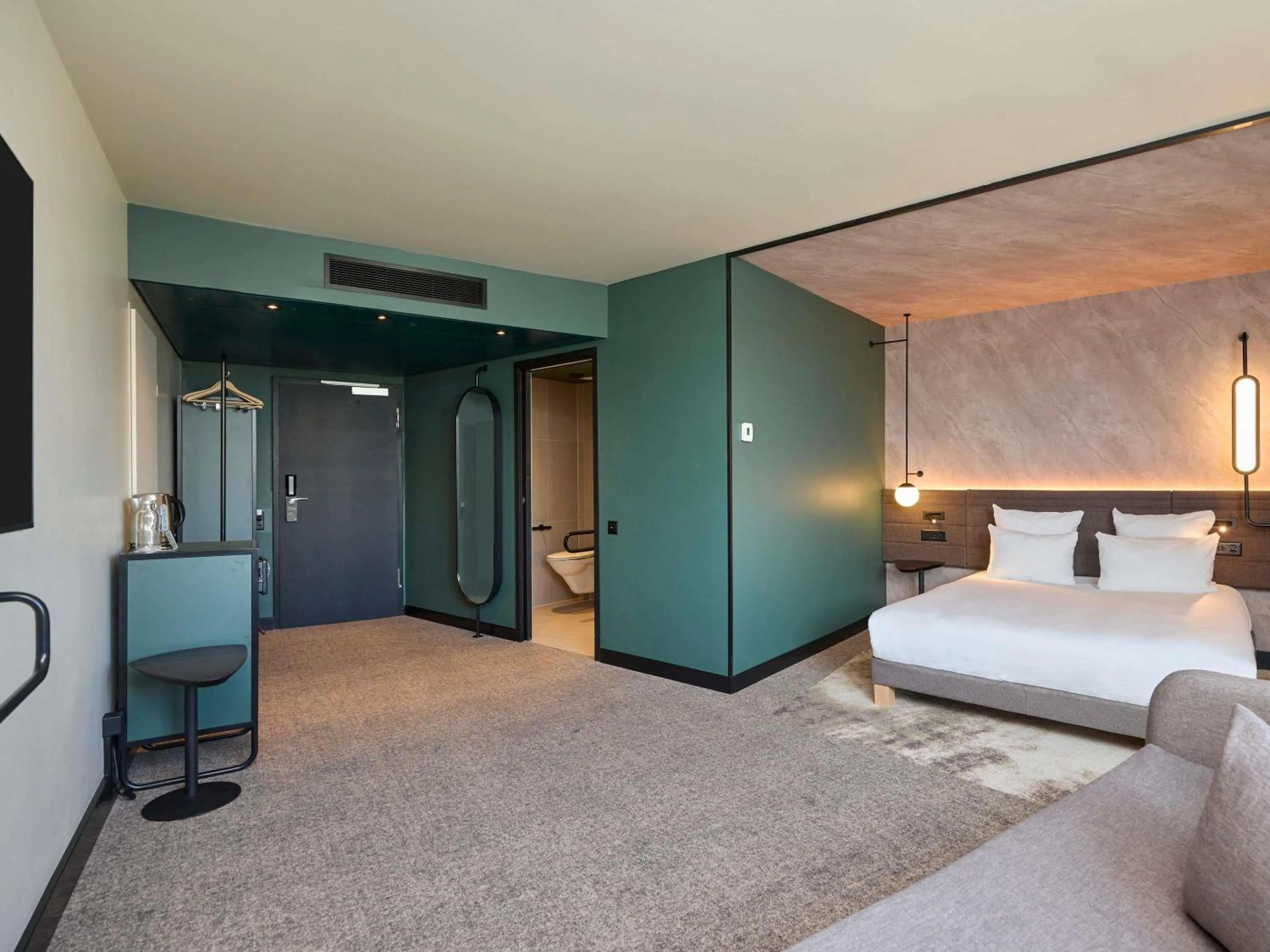 Bedroom, Bed in Novotel Bern Expo