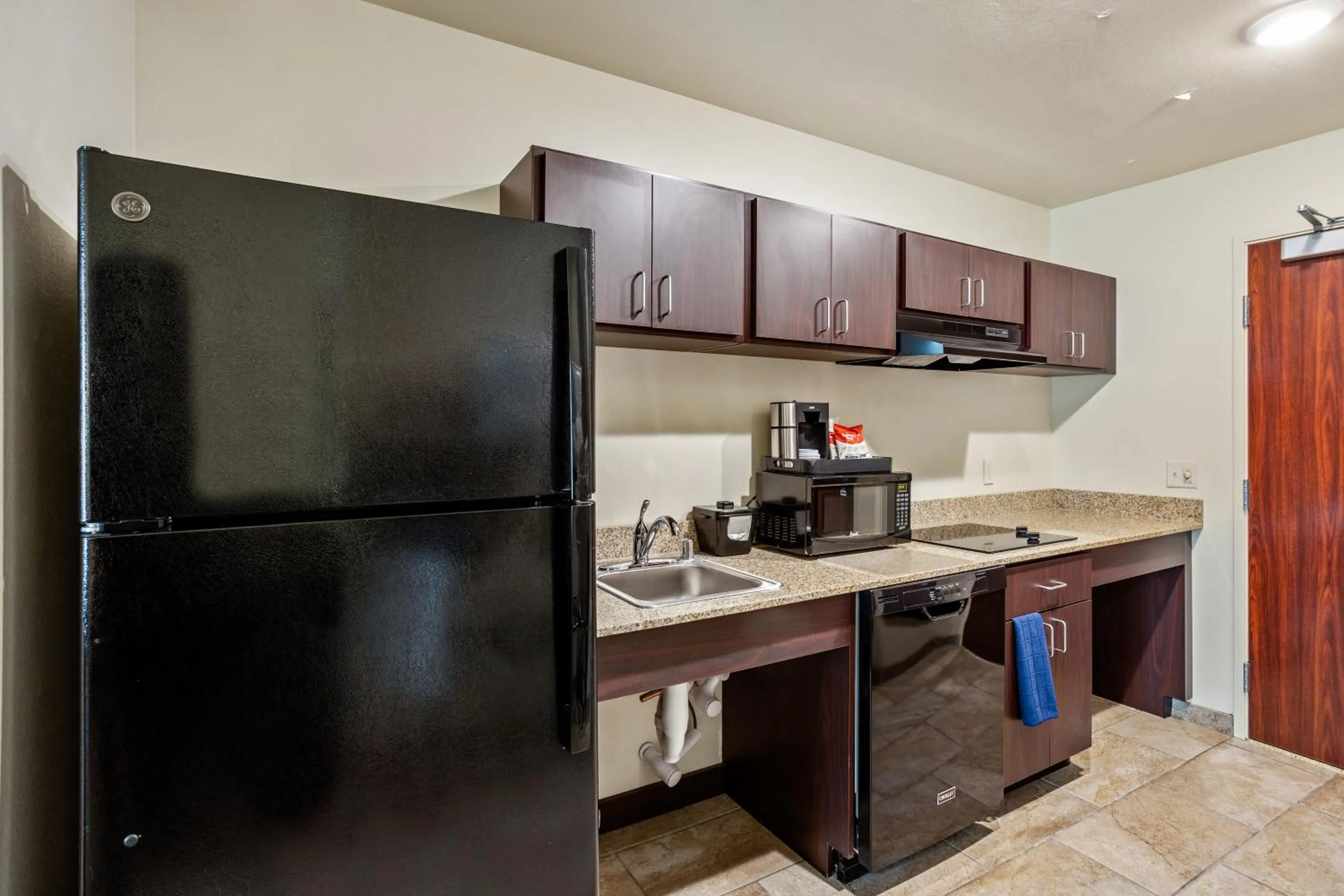 Kitchen or kitchenette in Cobblestone Hotel & Suites - Little Chute