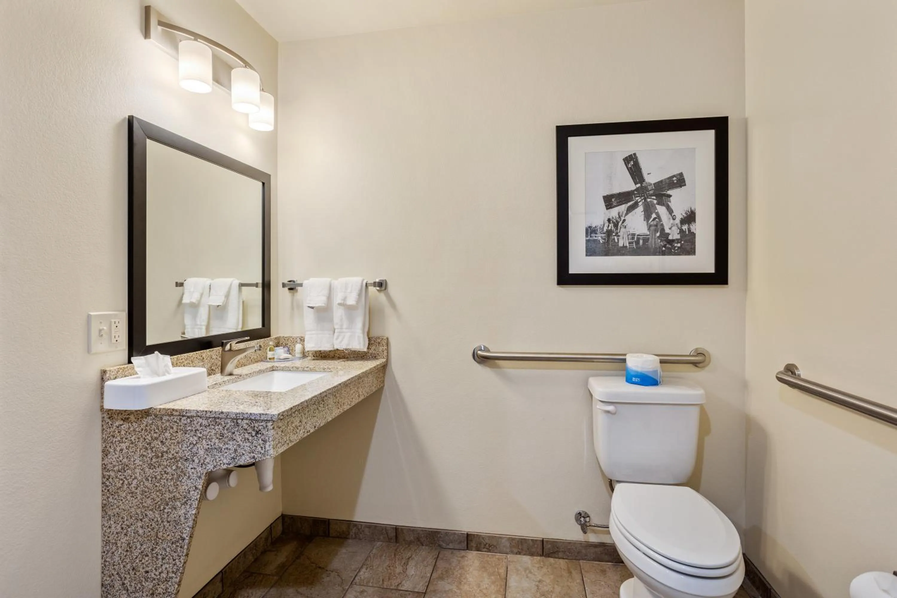 Bathroom in Cobblestone Hotel & Suites - Little Chute