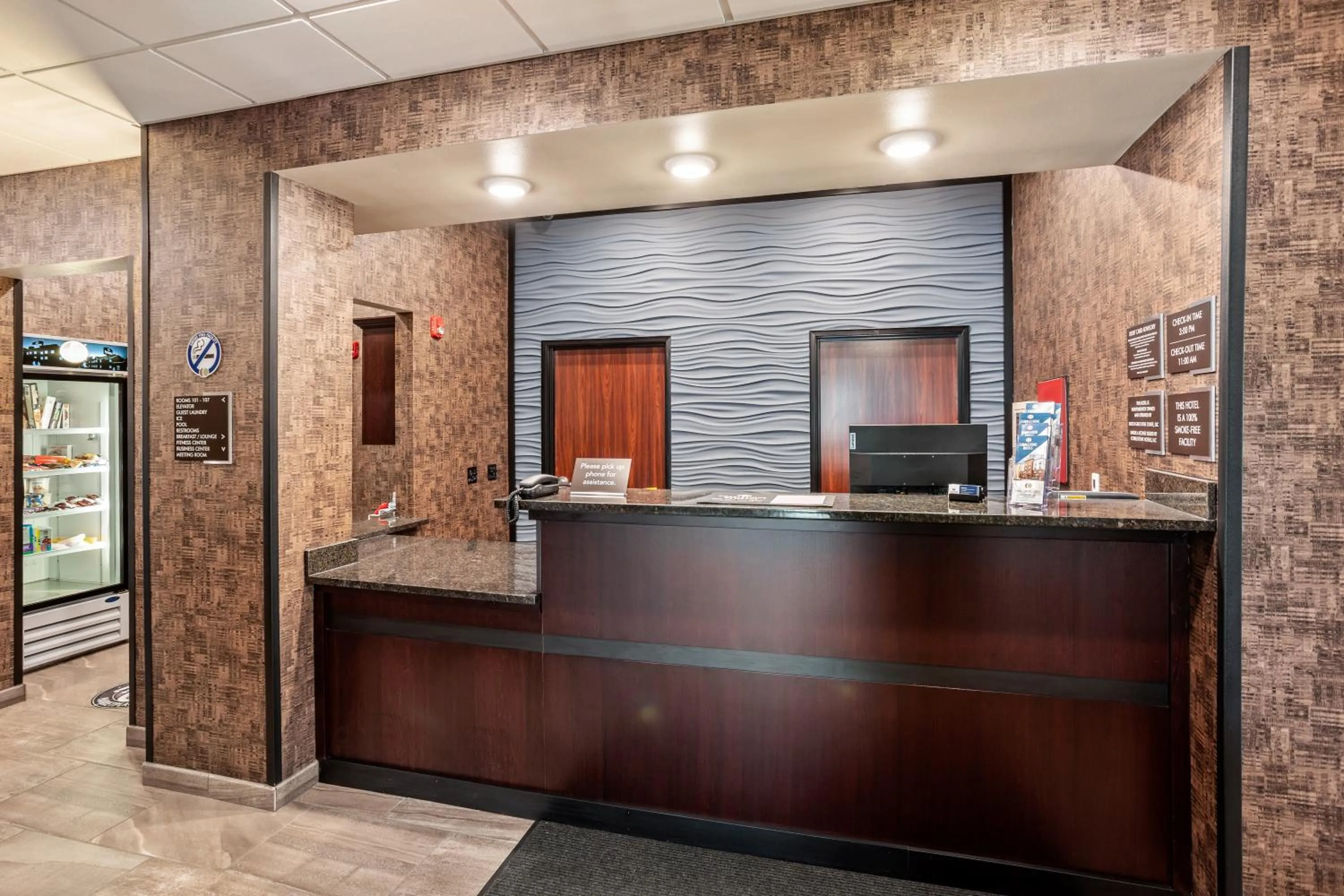 Lobby or reception in Cobblestone Hotel & Suites - Little Chute