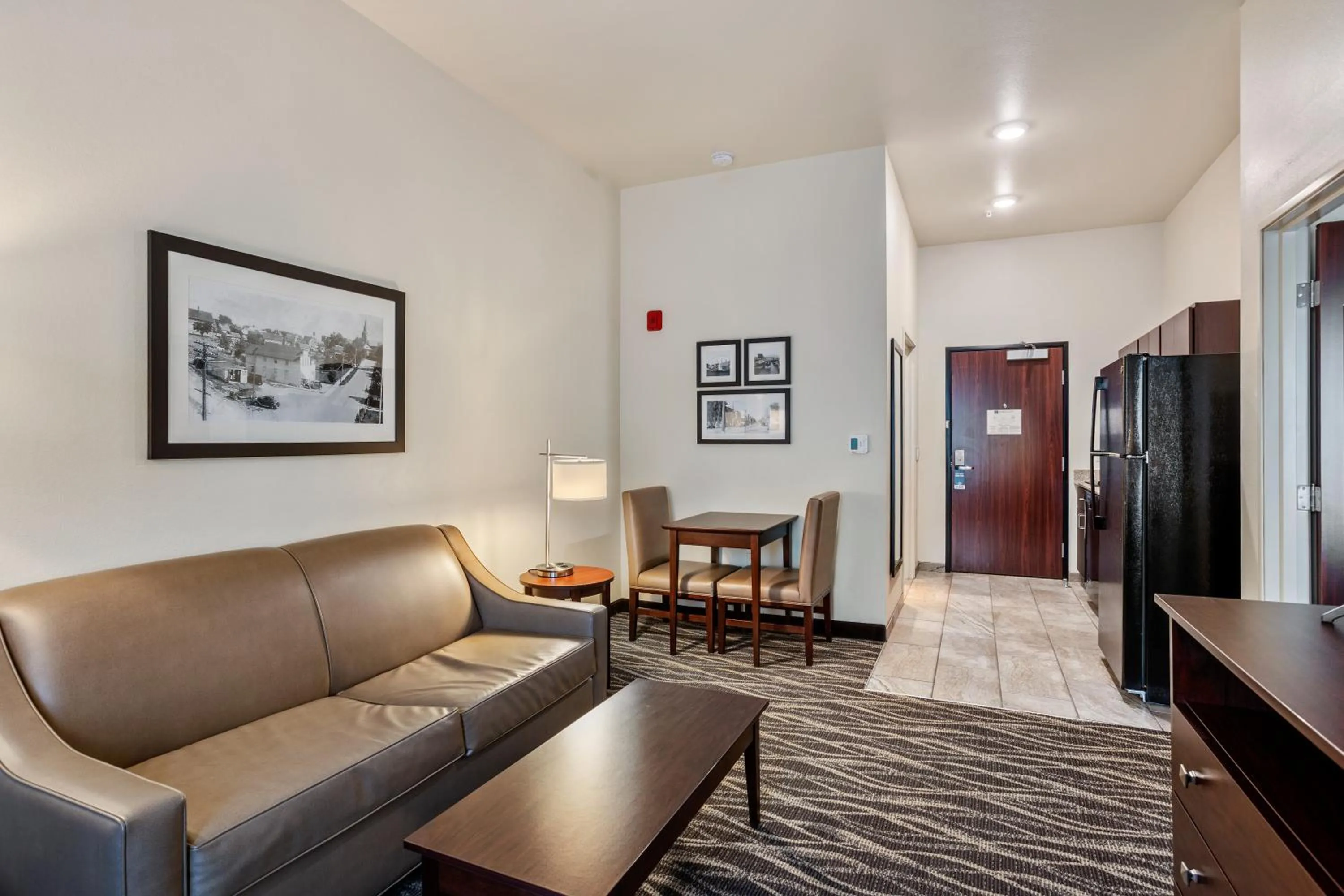 Living room in Cobblestone Hotel & Suites - Little Chute
