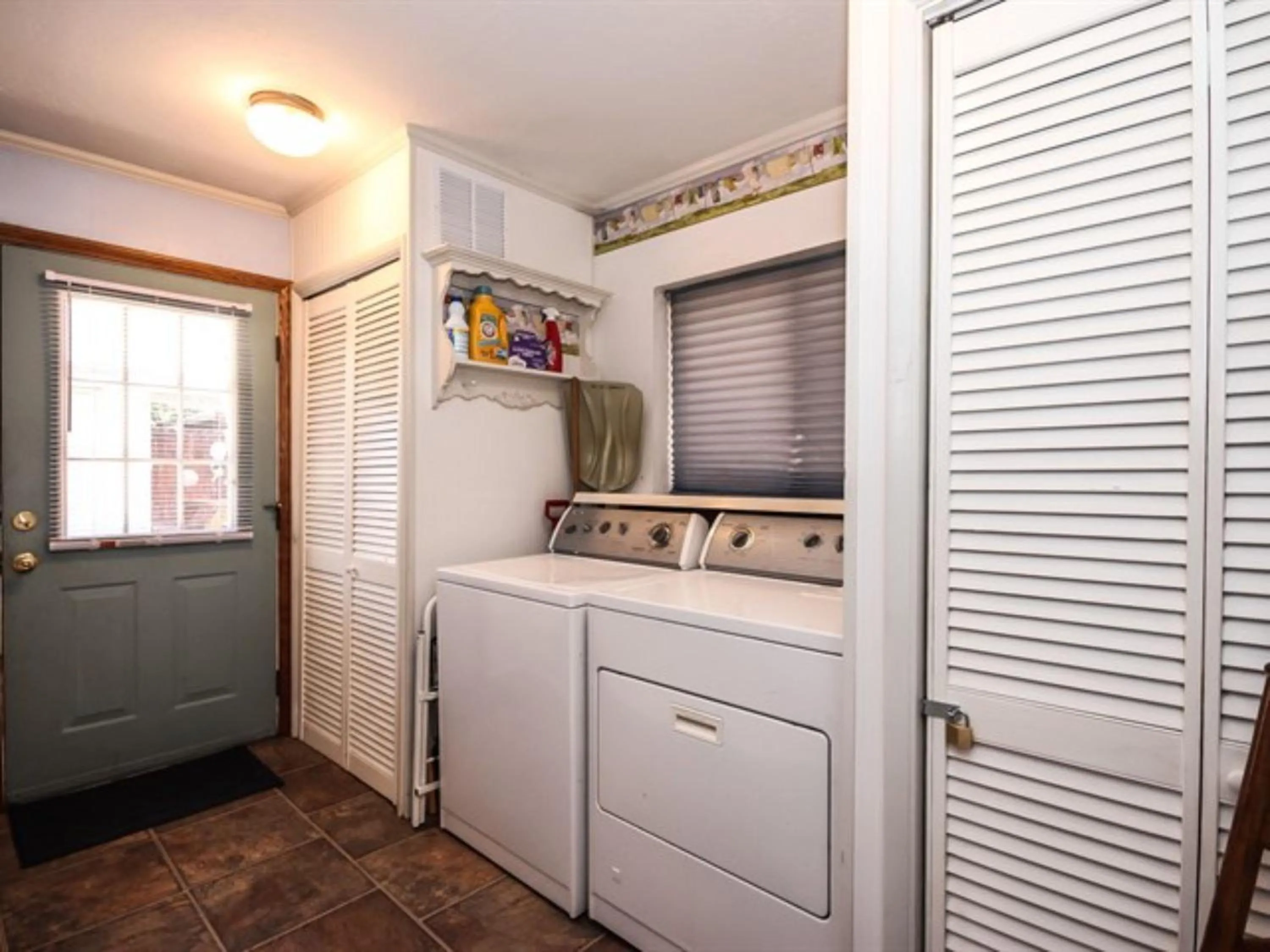 washing machine in Idle Hours Inn - 1945 by Big Bear Vacations