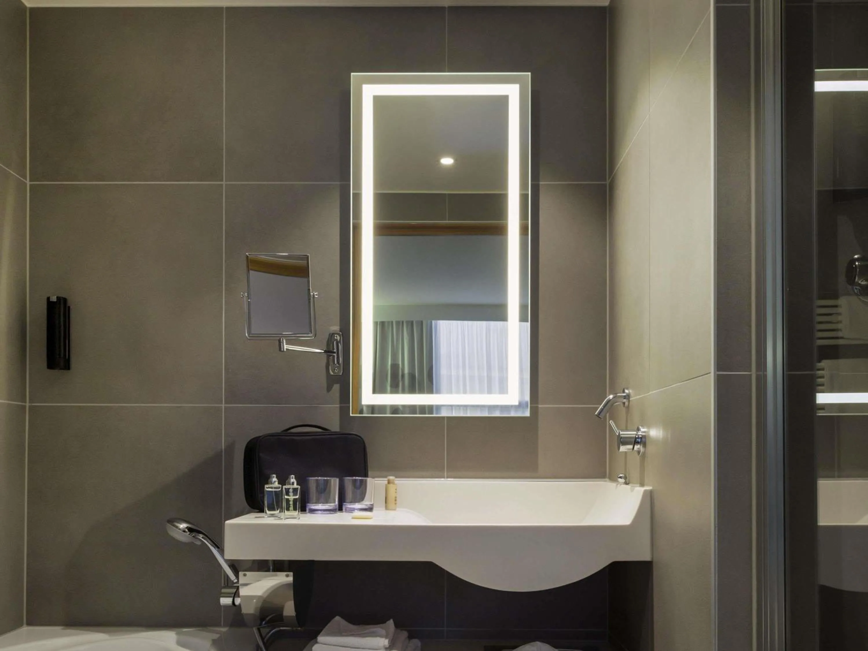 Bedroom in Novotel Genève Centre