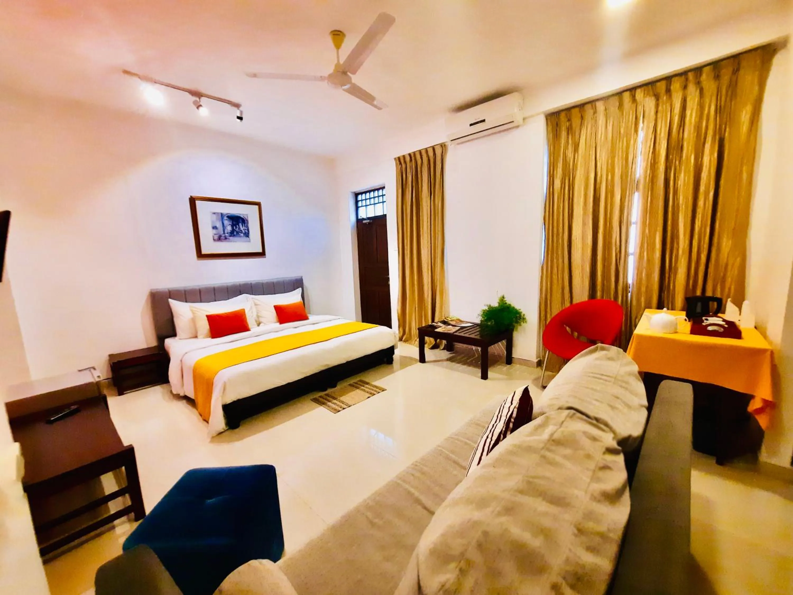 Photo of the whole room, Bed in Hotel Dorset