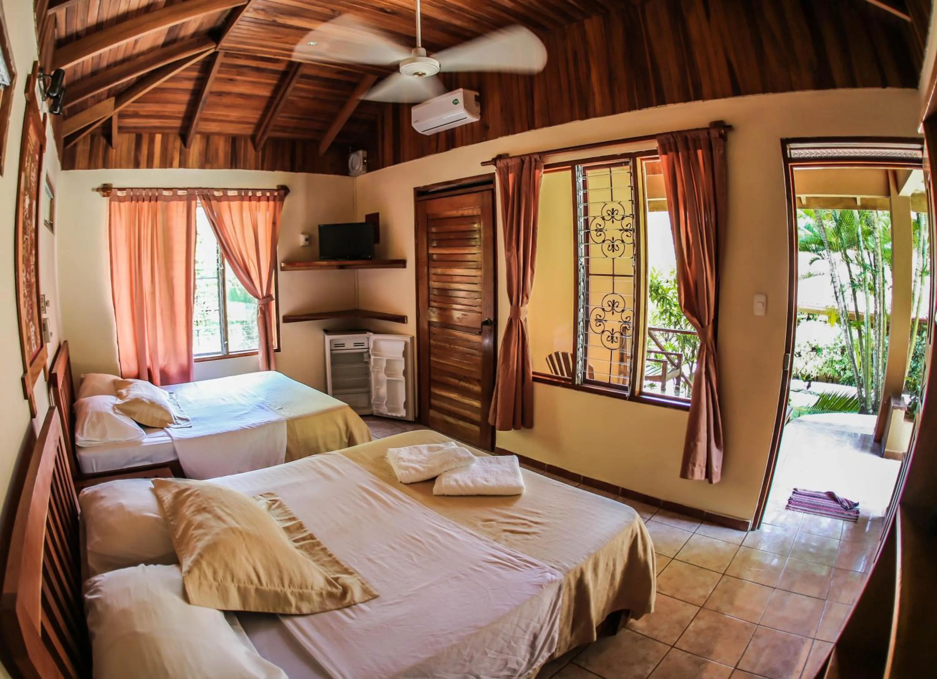 Photo of the whole room, Bed in Hotel Ritmo Tropical - Pool and Breakfast