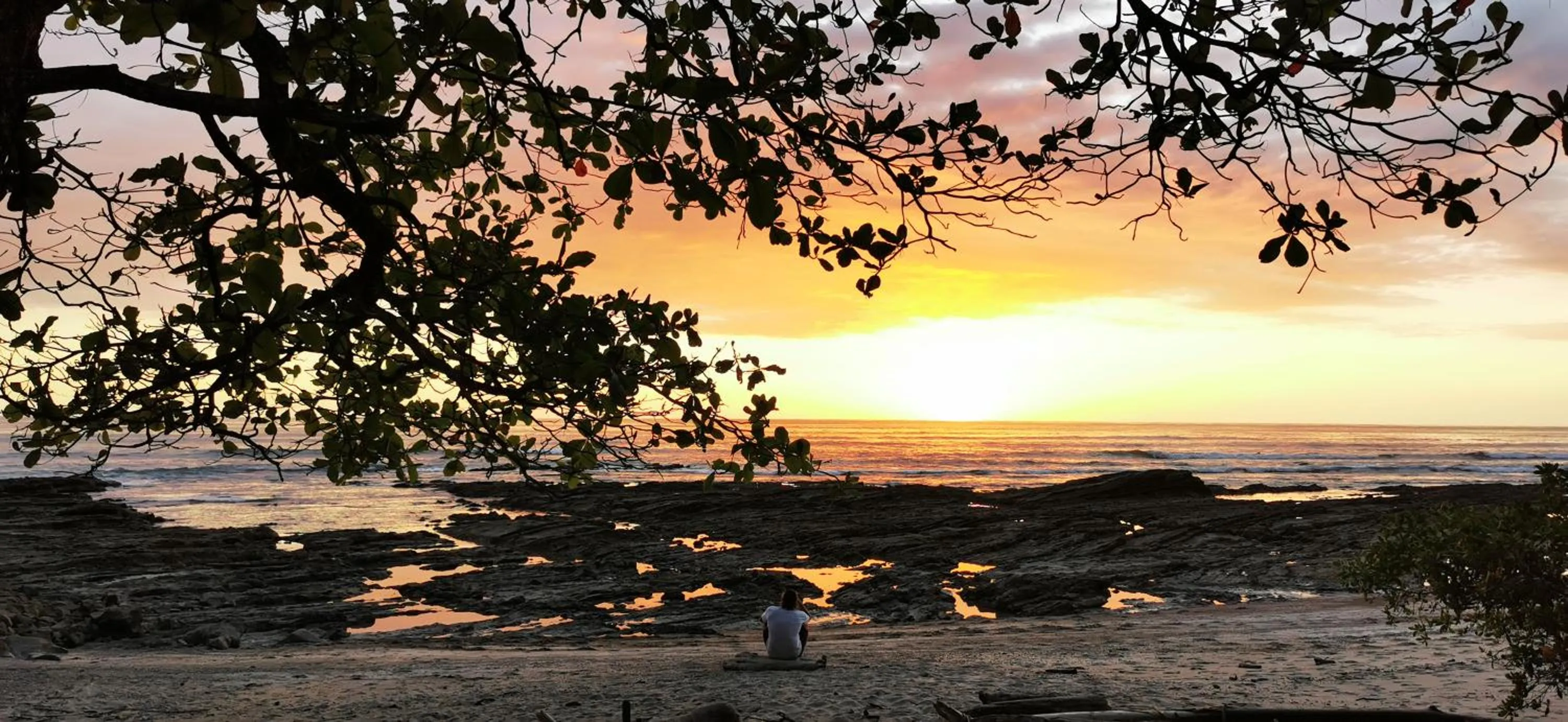 Day in Hotel Ritmo Tropical - Pool and Breakfast