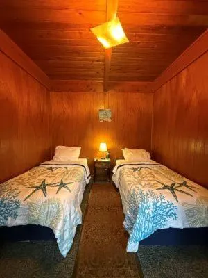 Bed in Curley's Resort & Dive Center