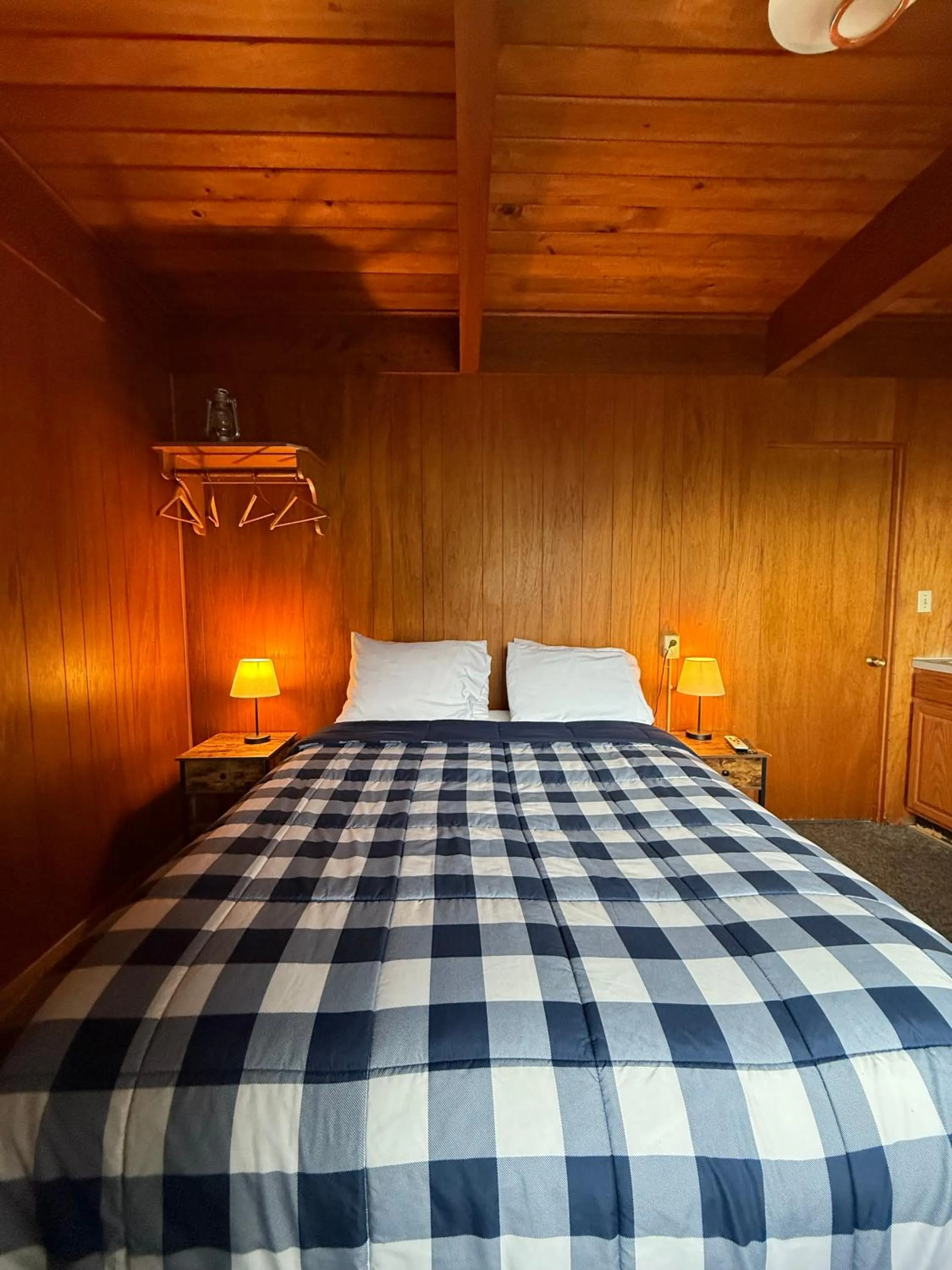 Bed in Curley's Resort & Dive Center