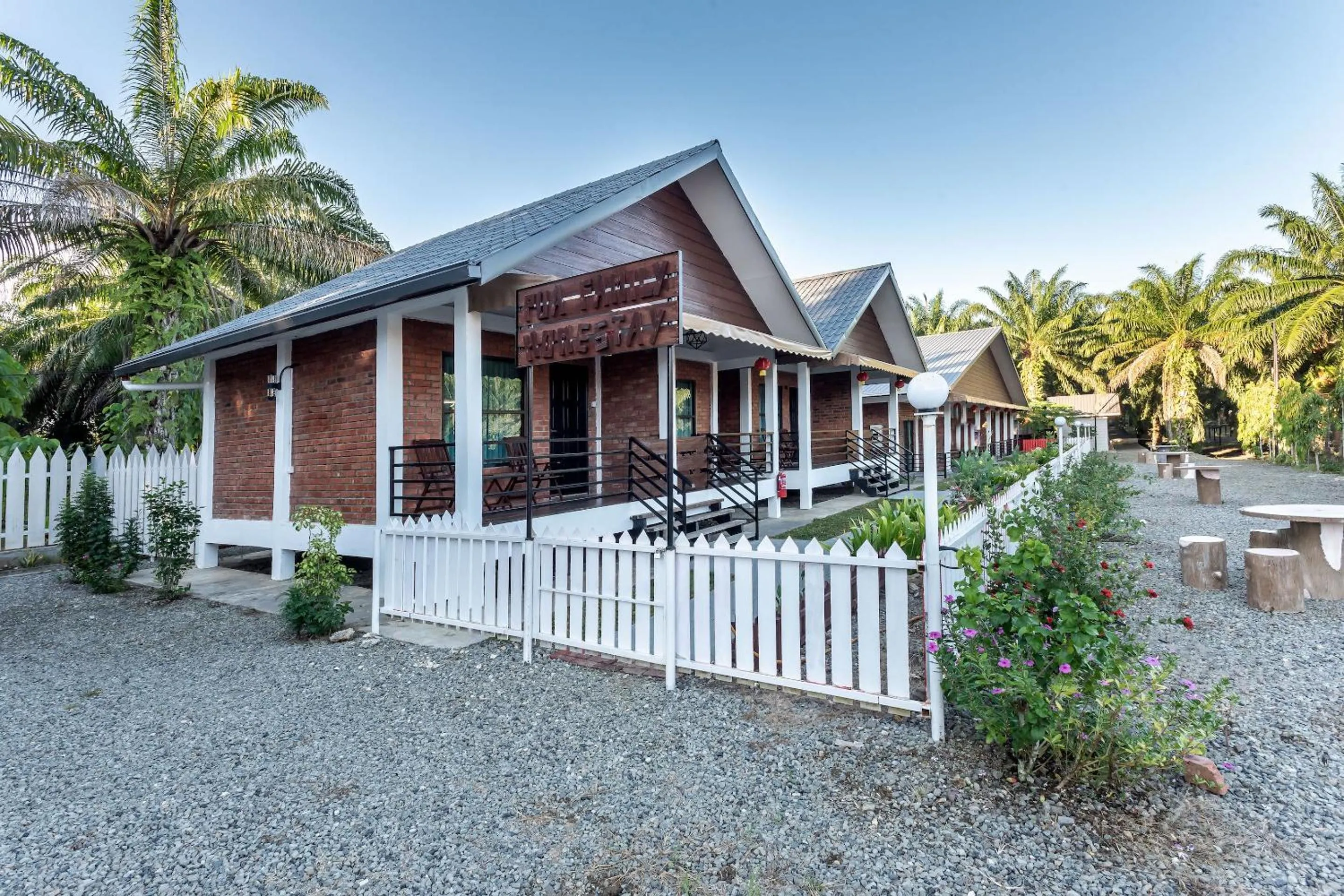 Facade/entrance in OYO 90149 Pua Family Semporna