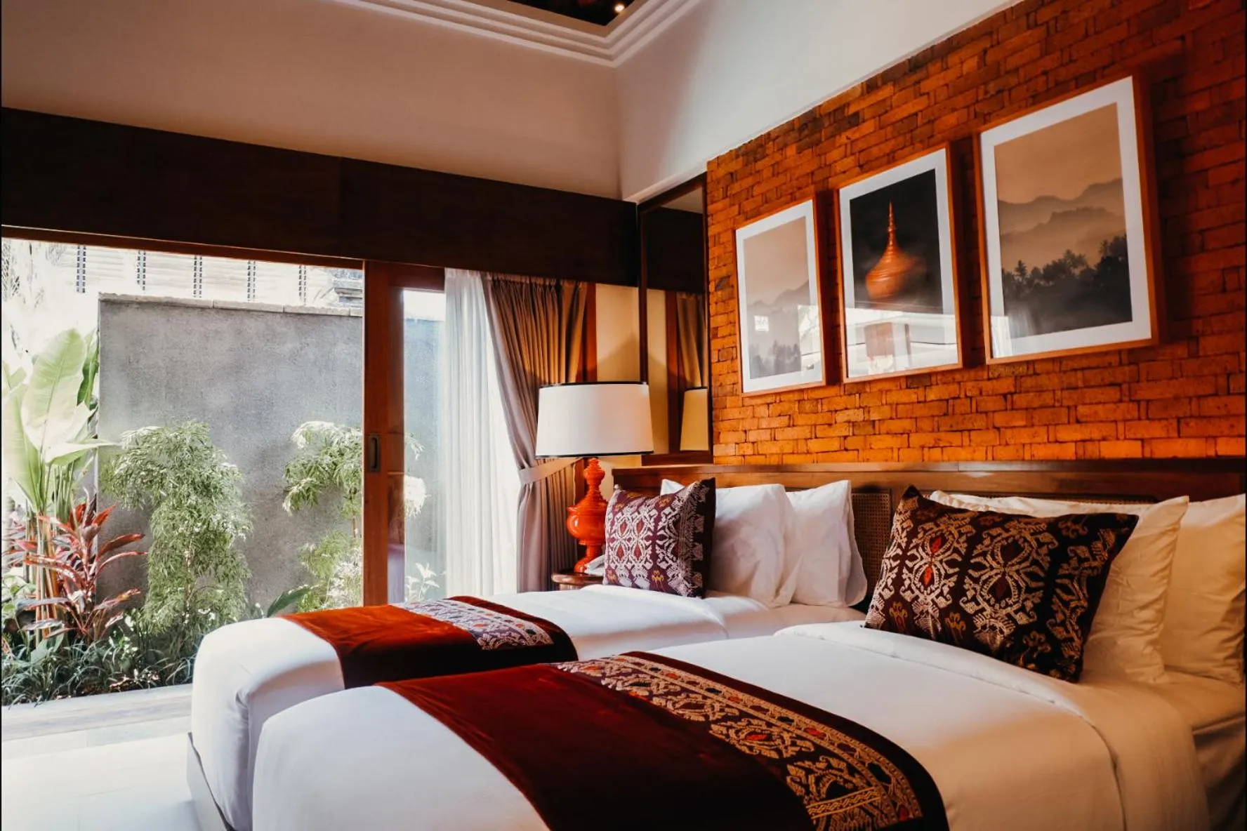 Photo of the whole room, Bed in Sampatti Villas