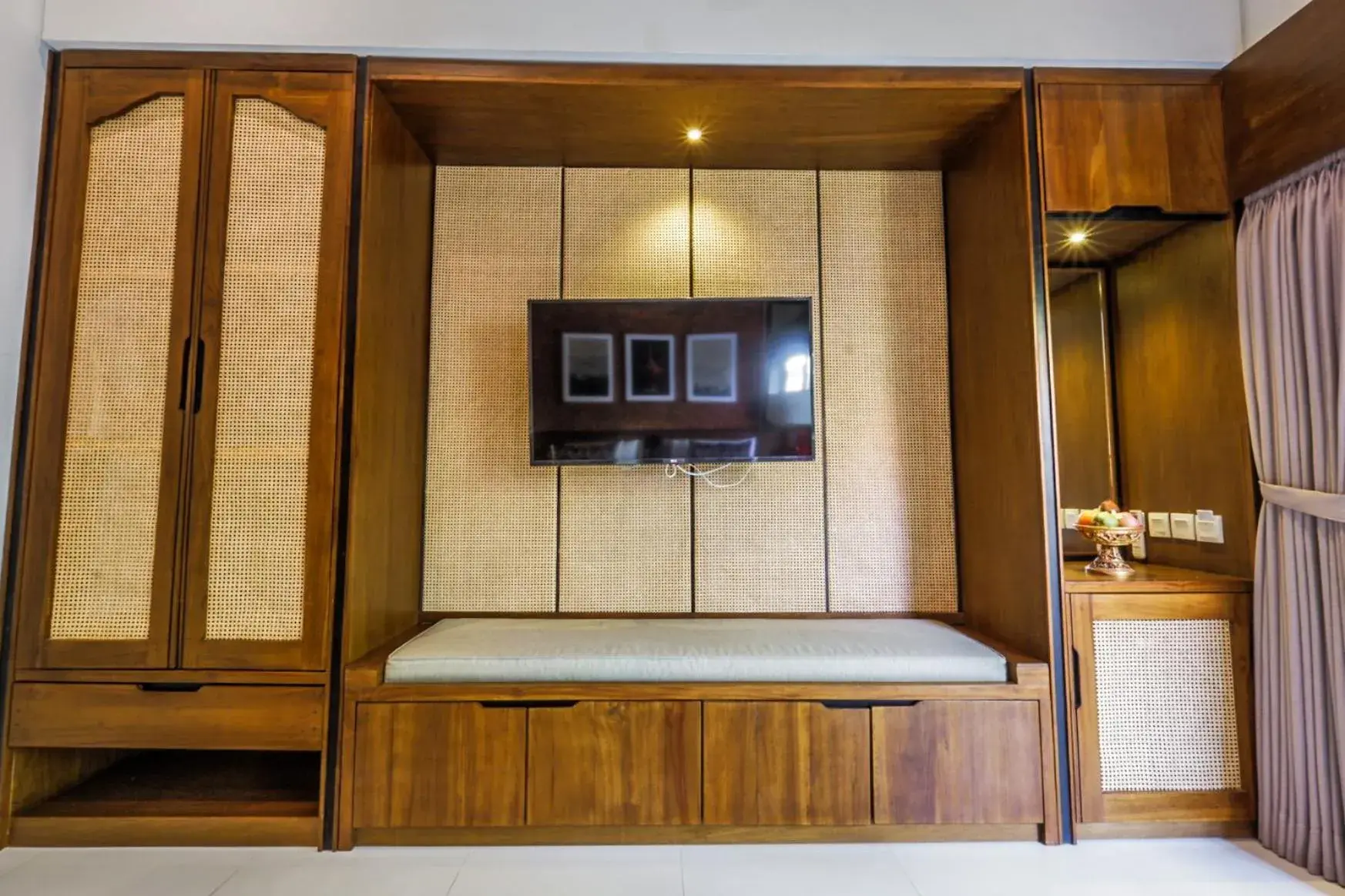 TV and multimedia, Bed in Sampatti Villas TV and multimedia, Bed in Sampatti Villas