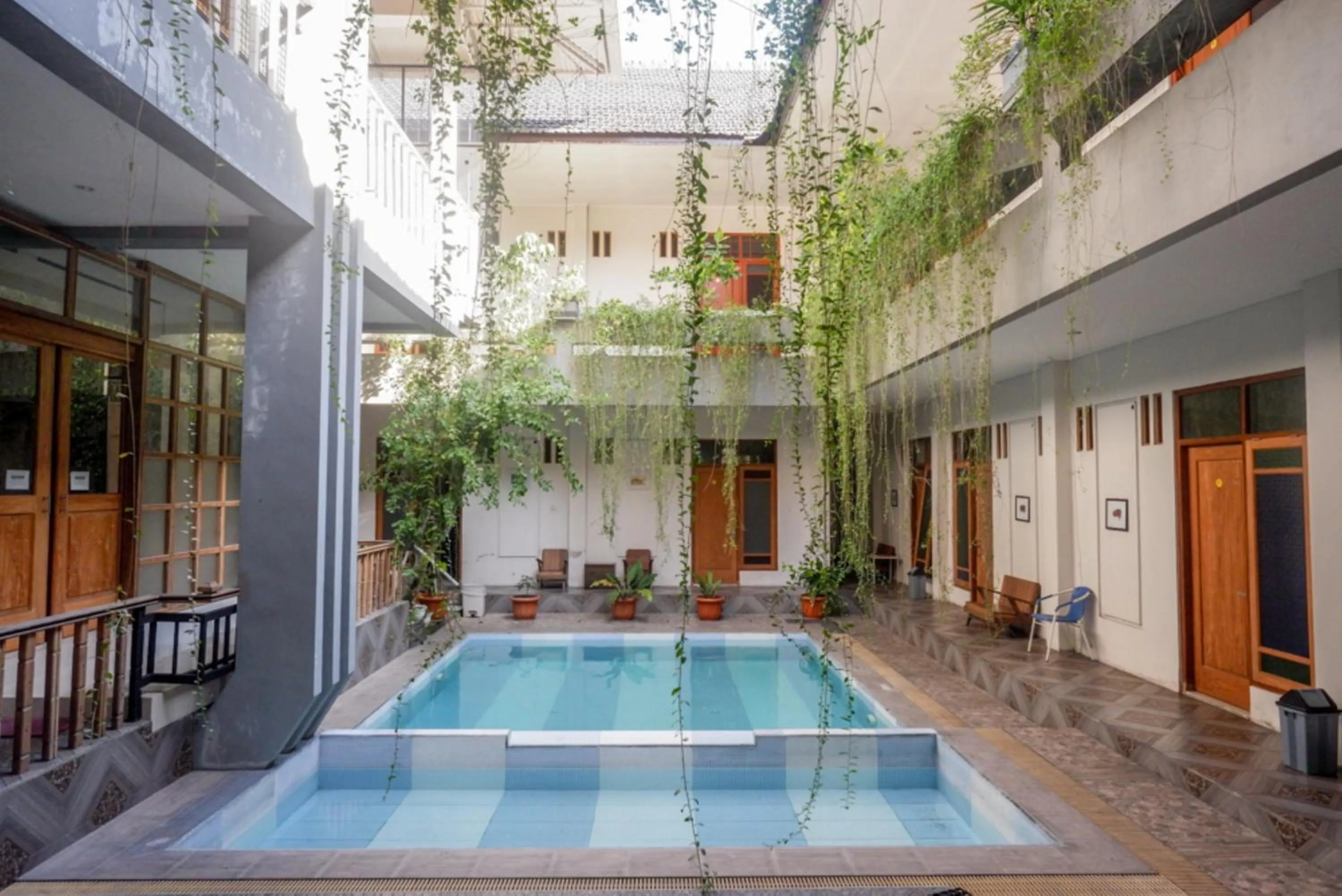 Swimming pool in Urbanview Hotel Blok O International by RedDoorz
