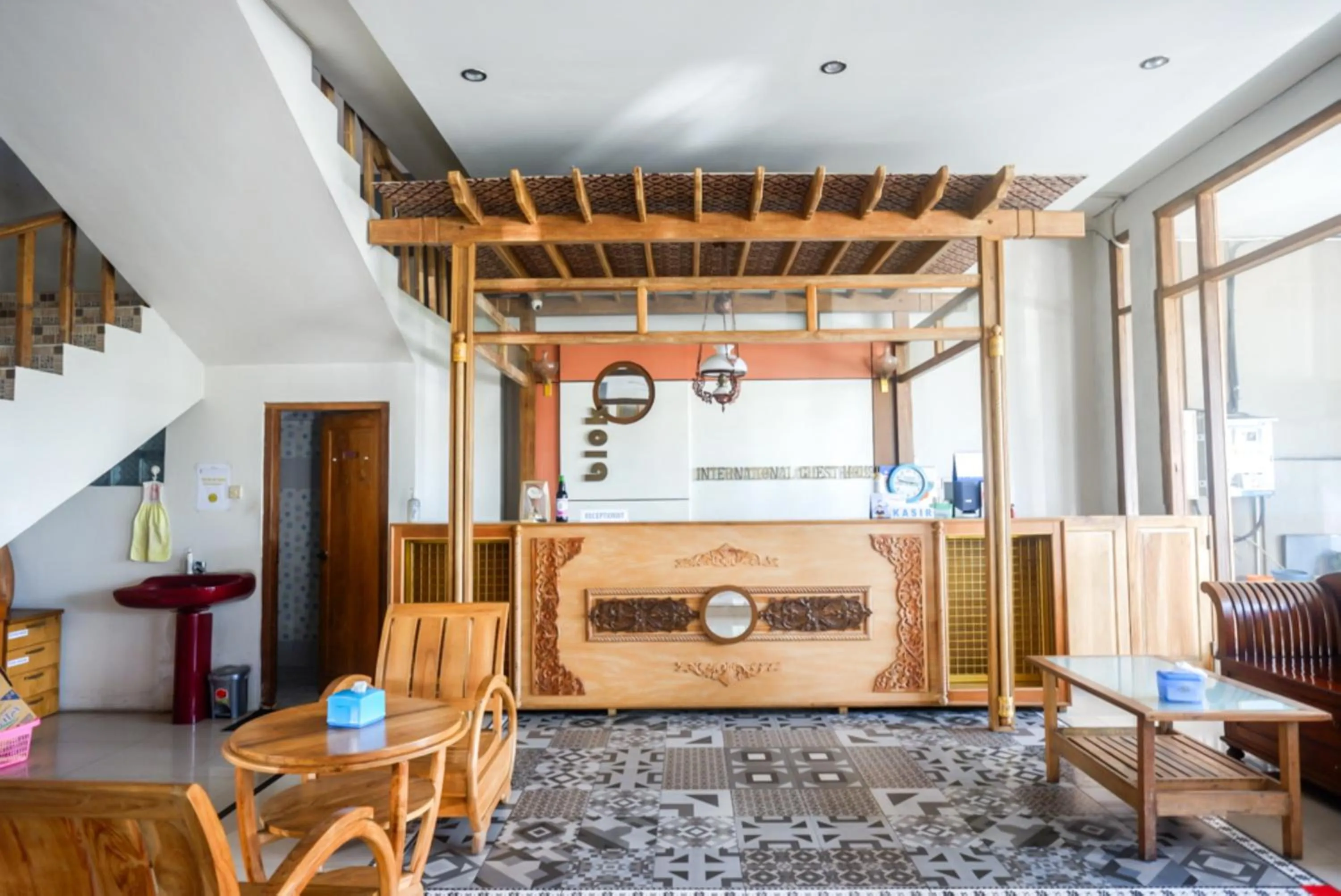 Urbanview Hotel Blok O International by RedDoorz