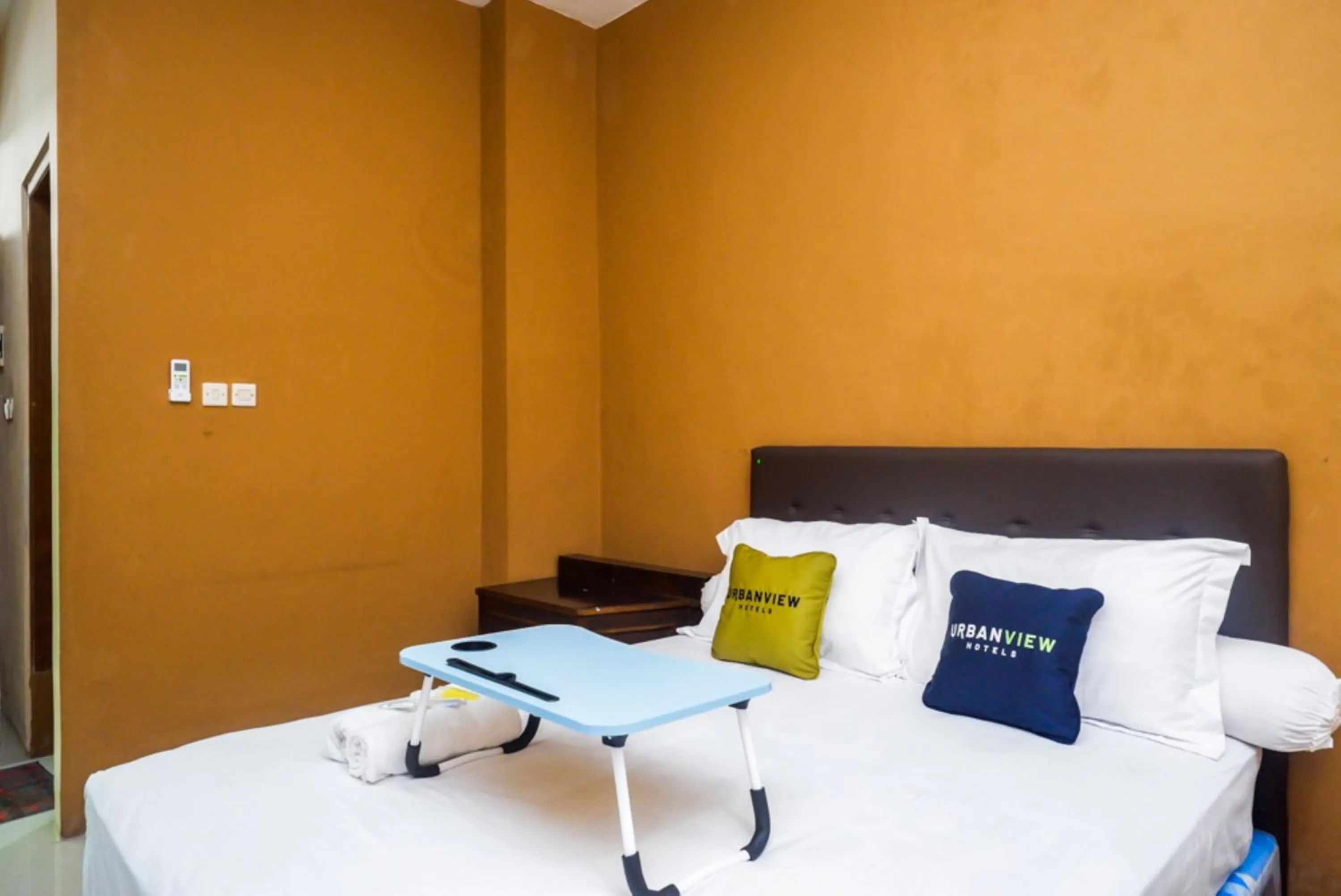 Urbanview Hotel Blok O International by RedDoorz