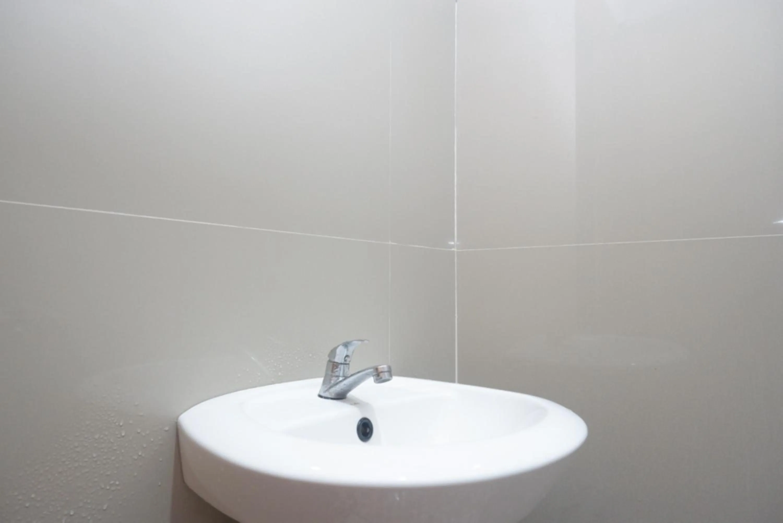 Urbanview Hotel Blok O International by RedDoorz