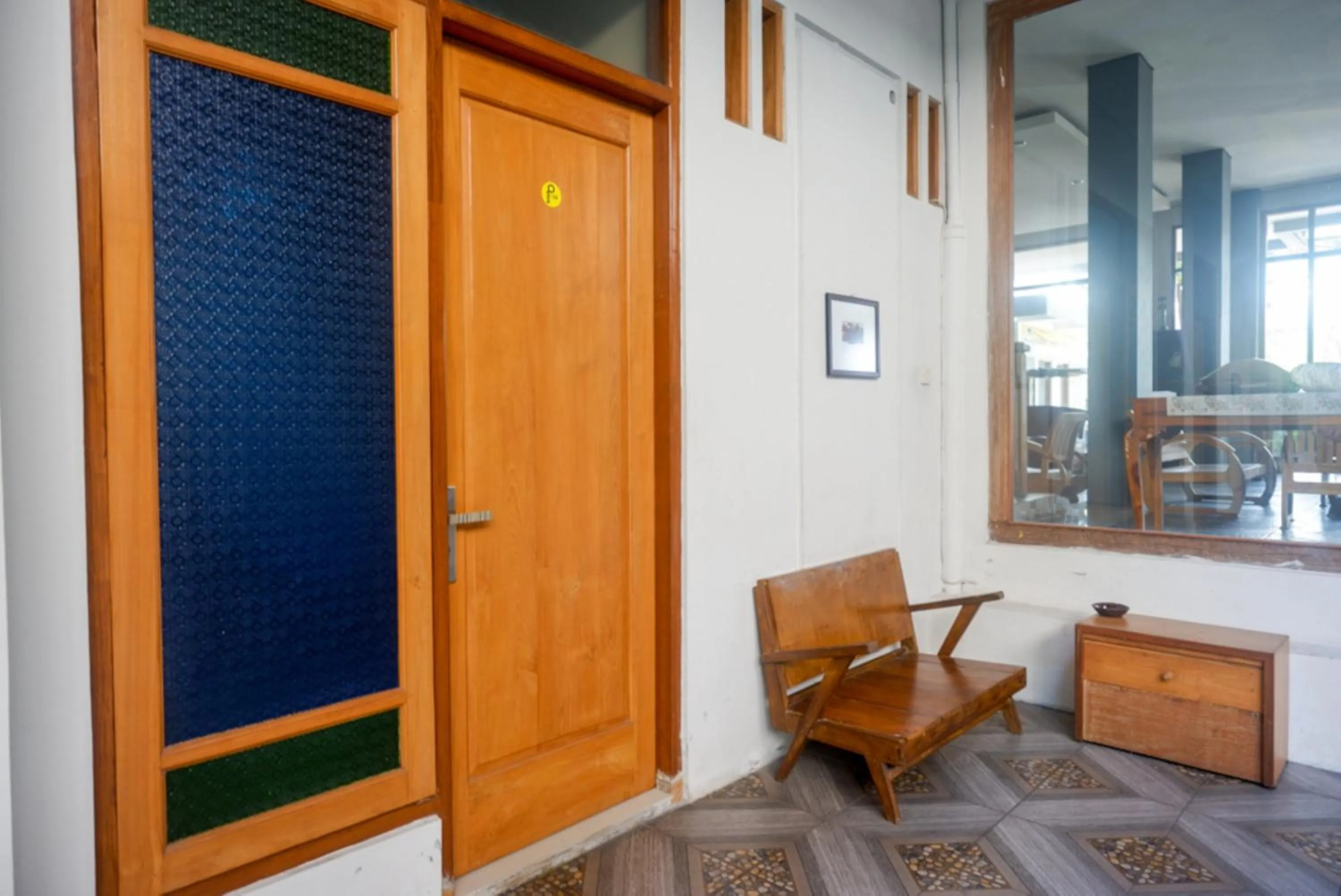 Urbanview Hotel Blok O International by RedDoorz