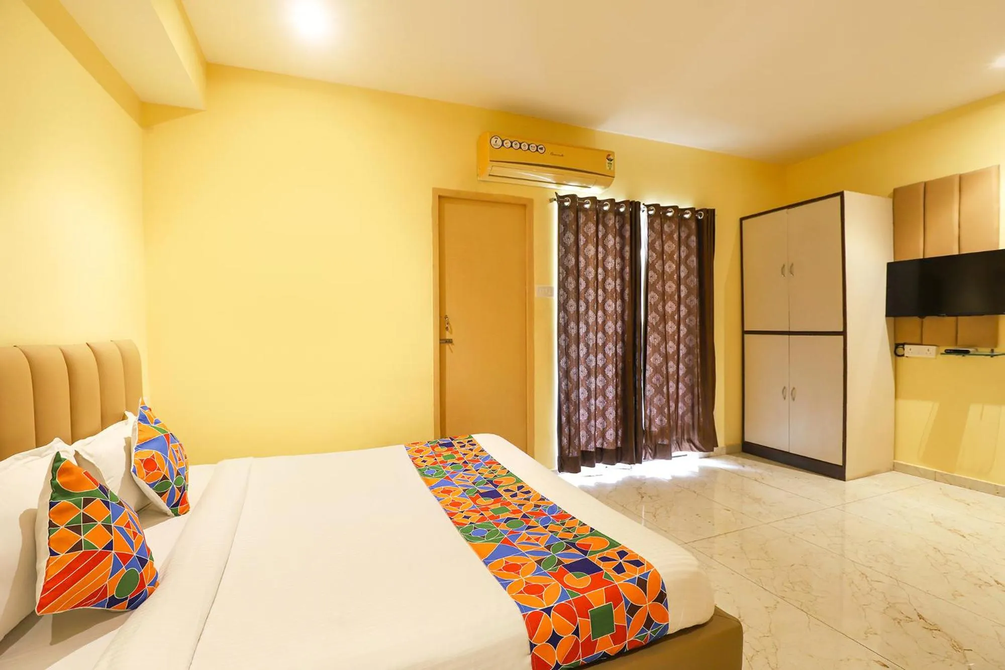 Bed in FabHotel Chamiers Park - Nandanam