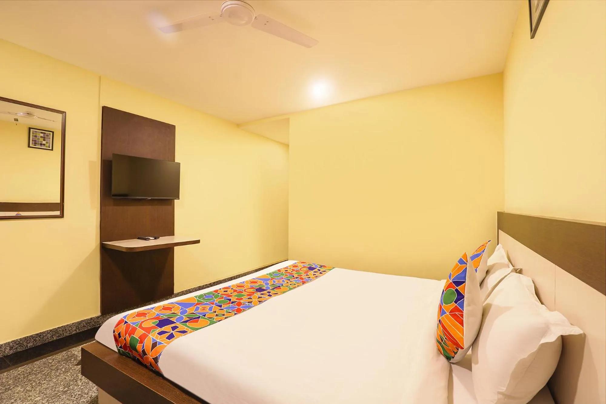 Bed in FabHotel Chamiers Park - Nandanam