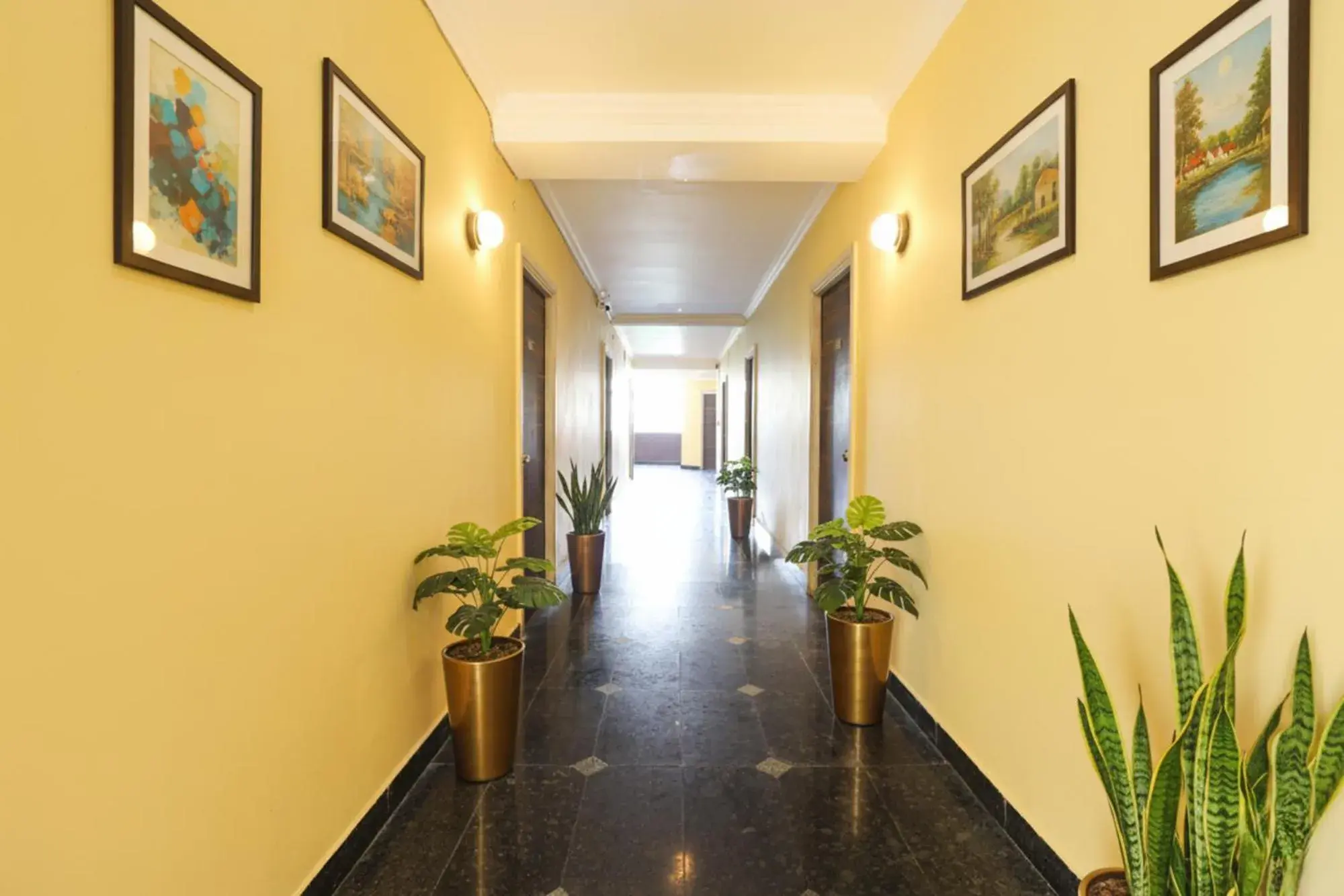 Lobby or reception in FabHotel Chamiers Park - Nandanam Lobby or reception in FabHotel Chamiers Park - Nandanam