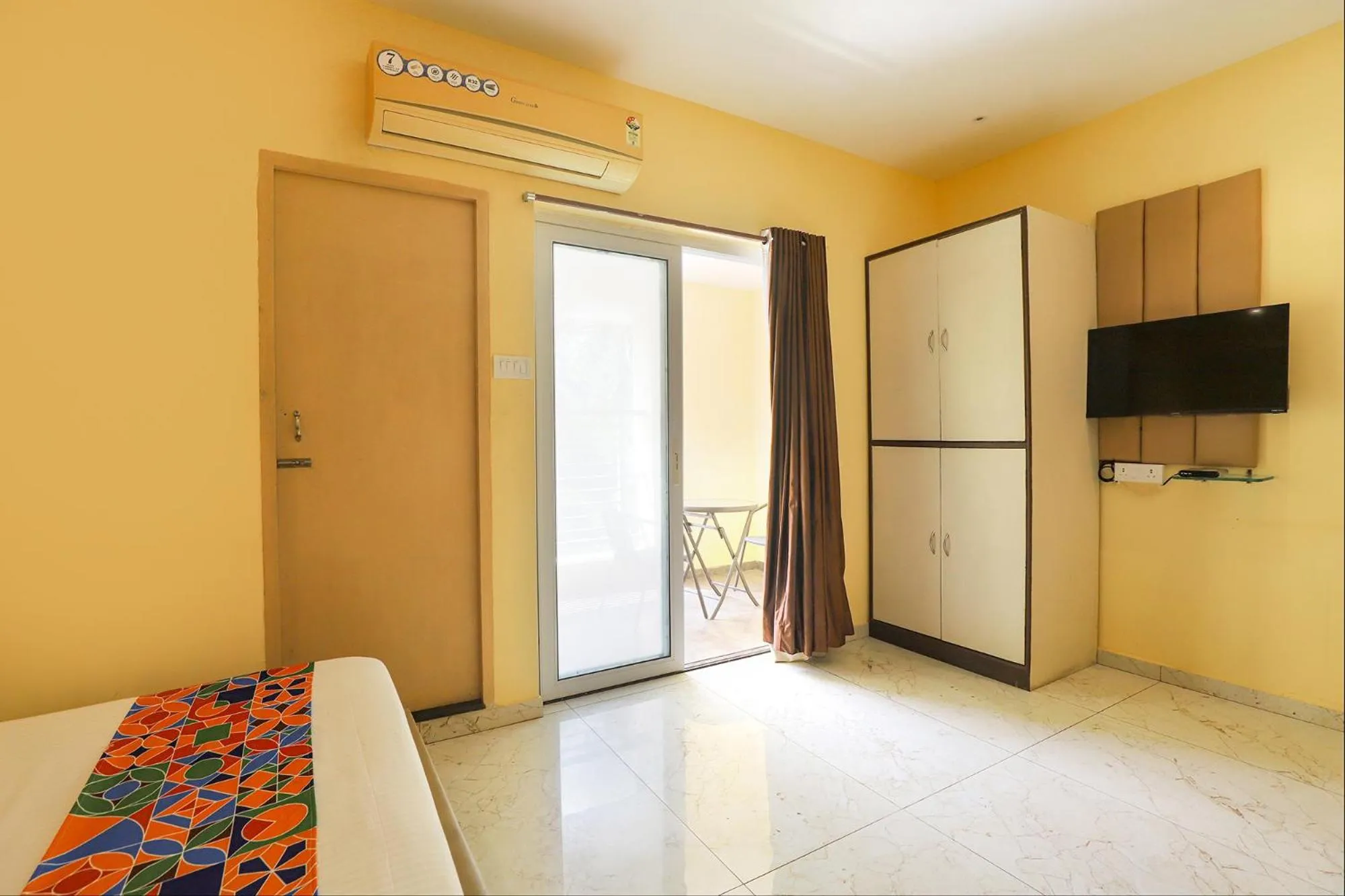 Bed in FabHotel Chamiers Park - Nandanam