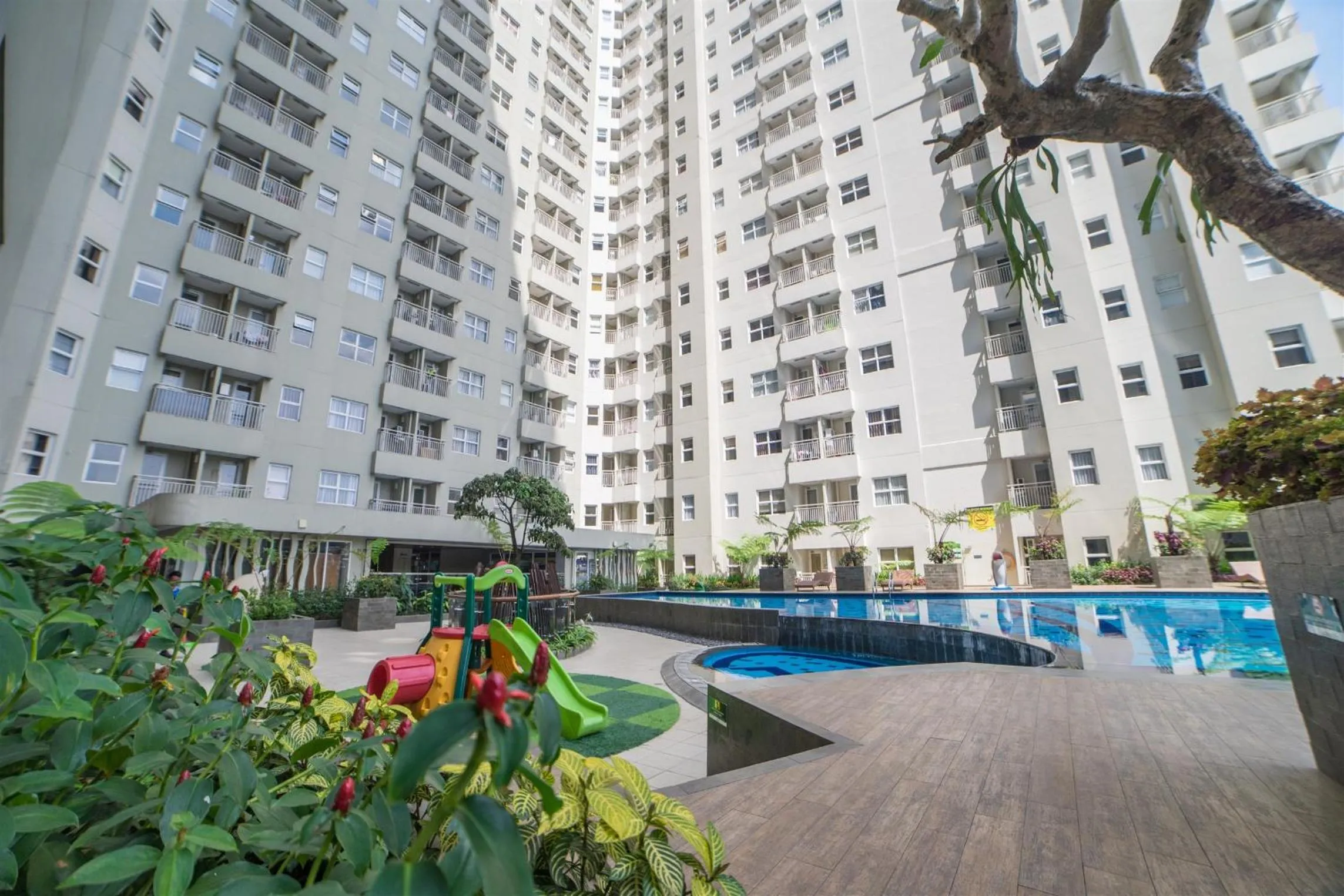 Property building in Spacious 3BR Apartment Parahyangan Residence near UNPAR By Travelio