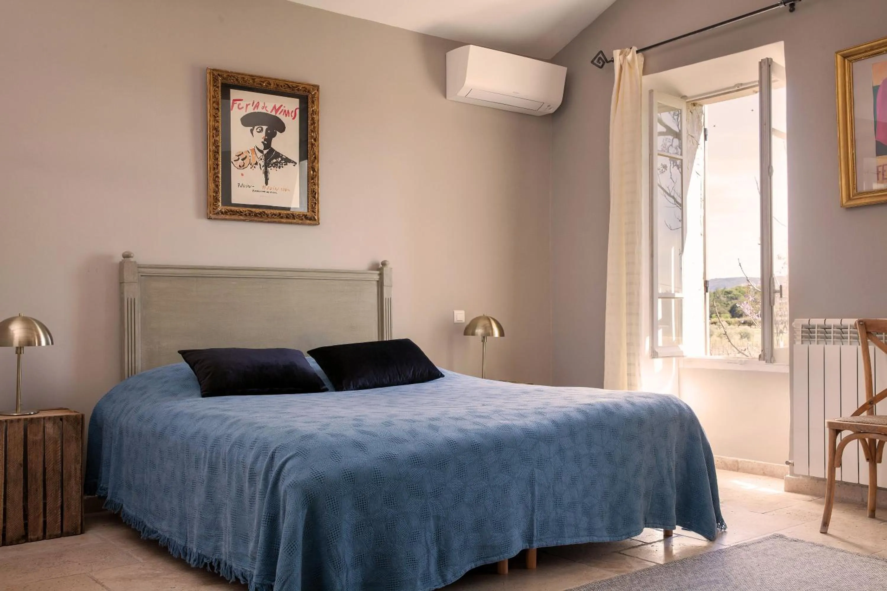 Bedroom, Bed in la maiZon