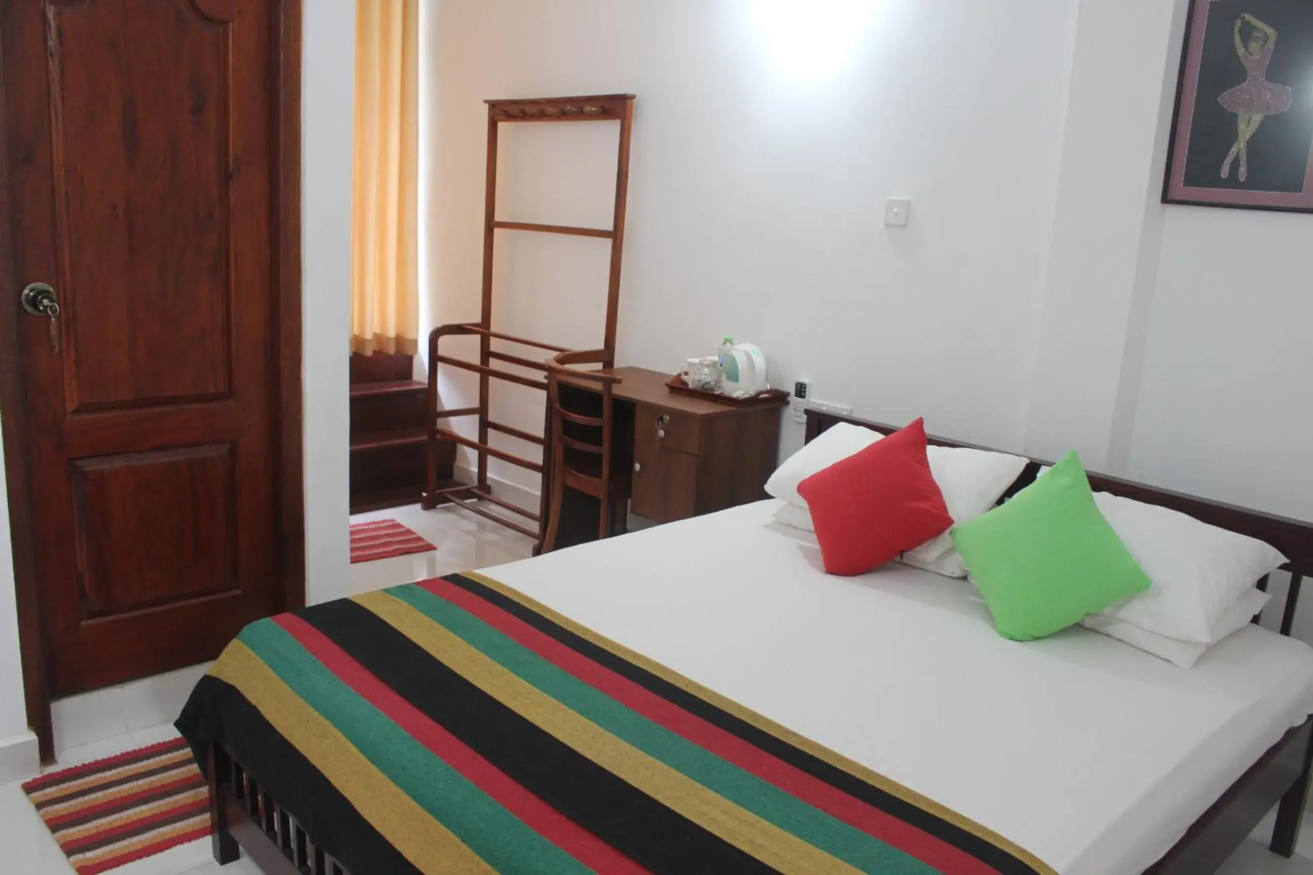 Deluxe Queen Room - single occupancy in Alex Home Stay Deluxe Queen Room - single occupancy in Alex Home Stay