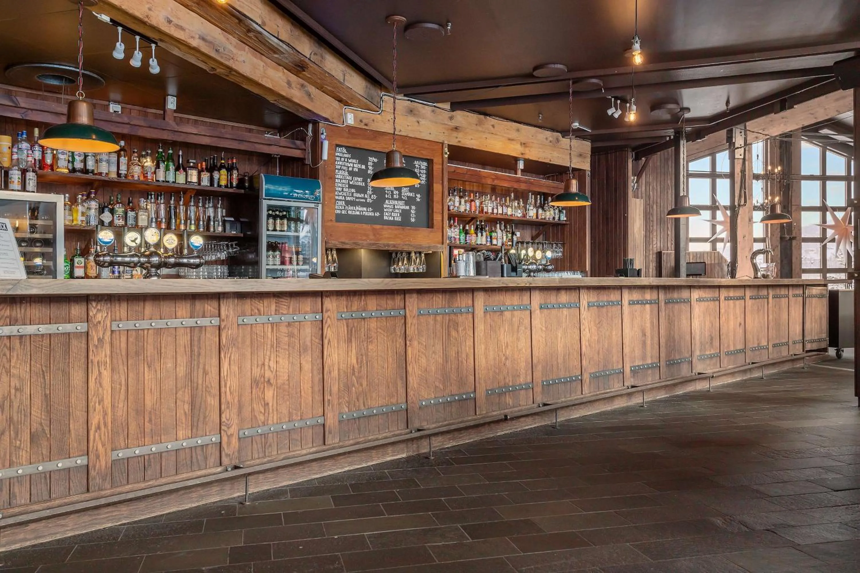 Nightclub / DJ in Stoten Ski Hotel