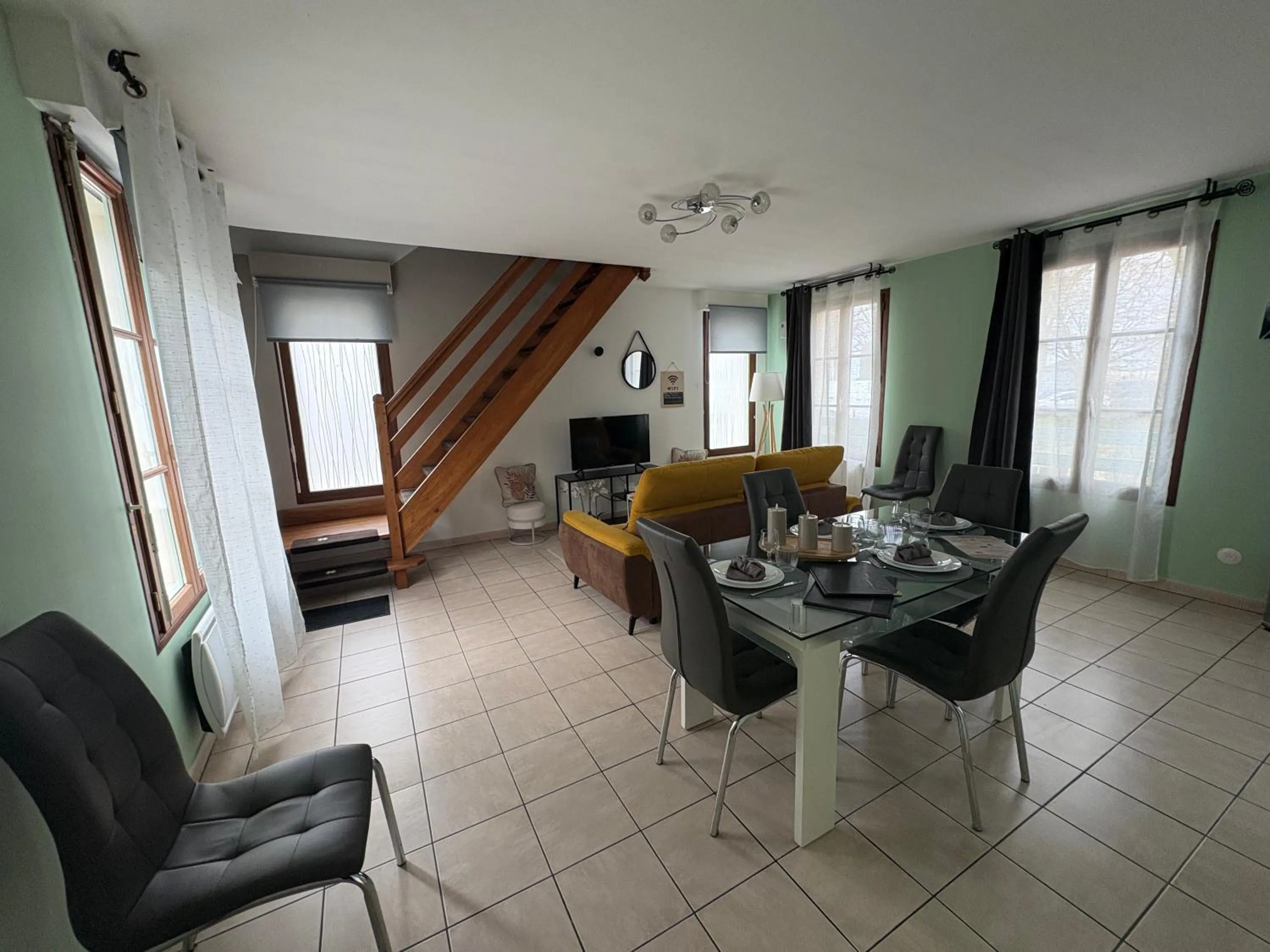 Logis Hôtel- Restaurant Le Relais Guillaume de Normandy-PARKING GRATUIT-Bornes électriques-VUE BAIE TERRASSE-Calme