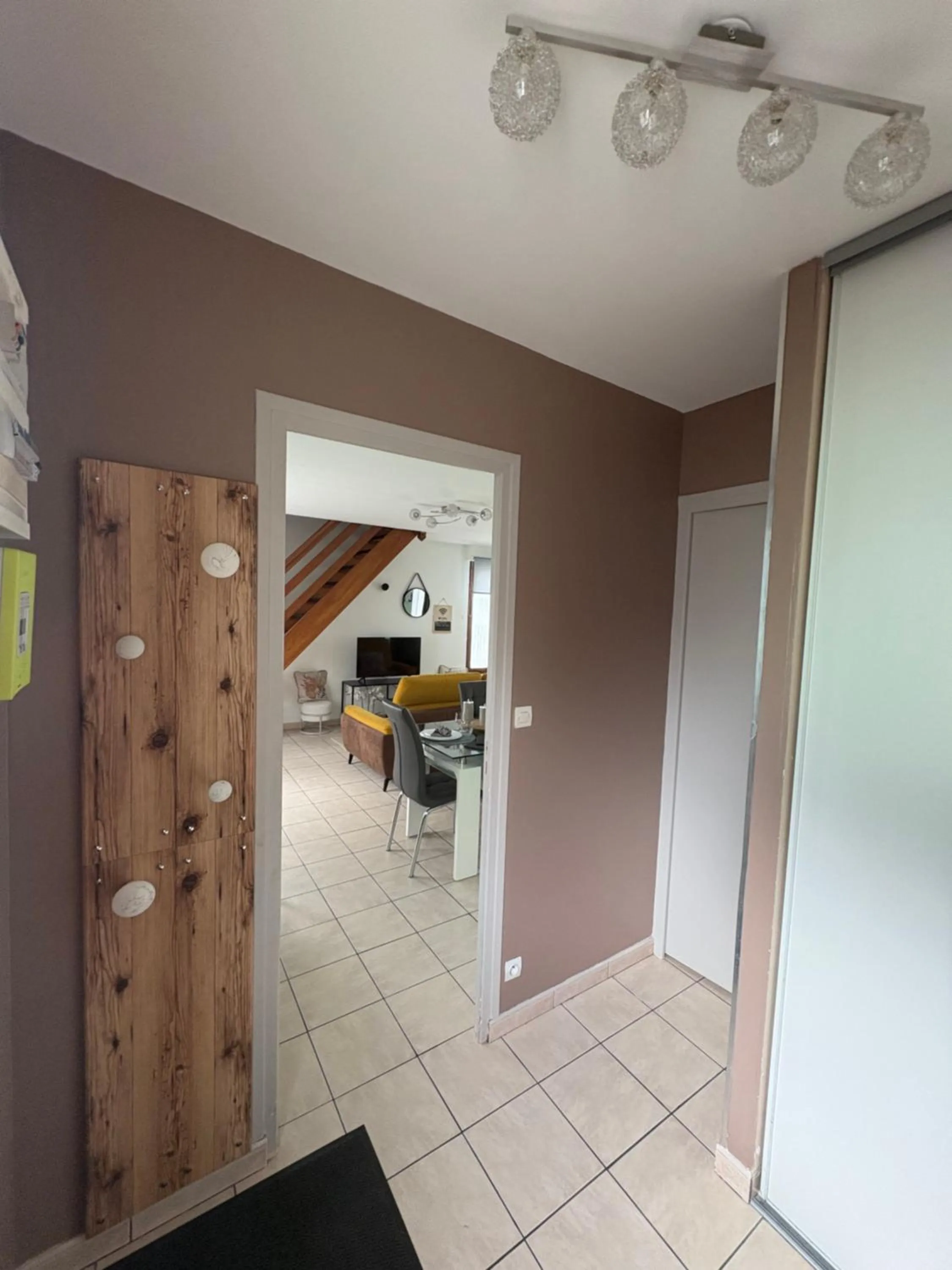 Logis Hôtel- Restaurant Le Relais Guillaume de Normandy-PARKING GRATUIT-Bornes électriques-VUE BAIE TERRASSE-Calme