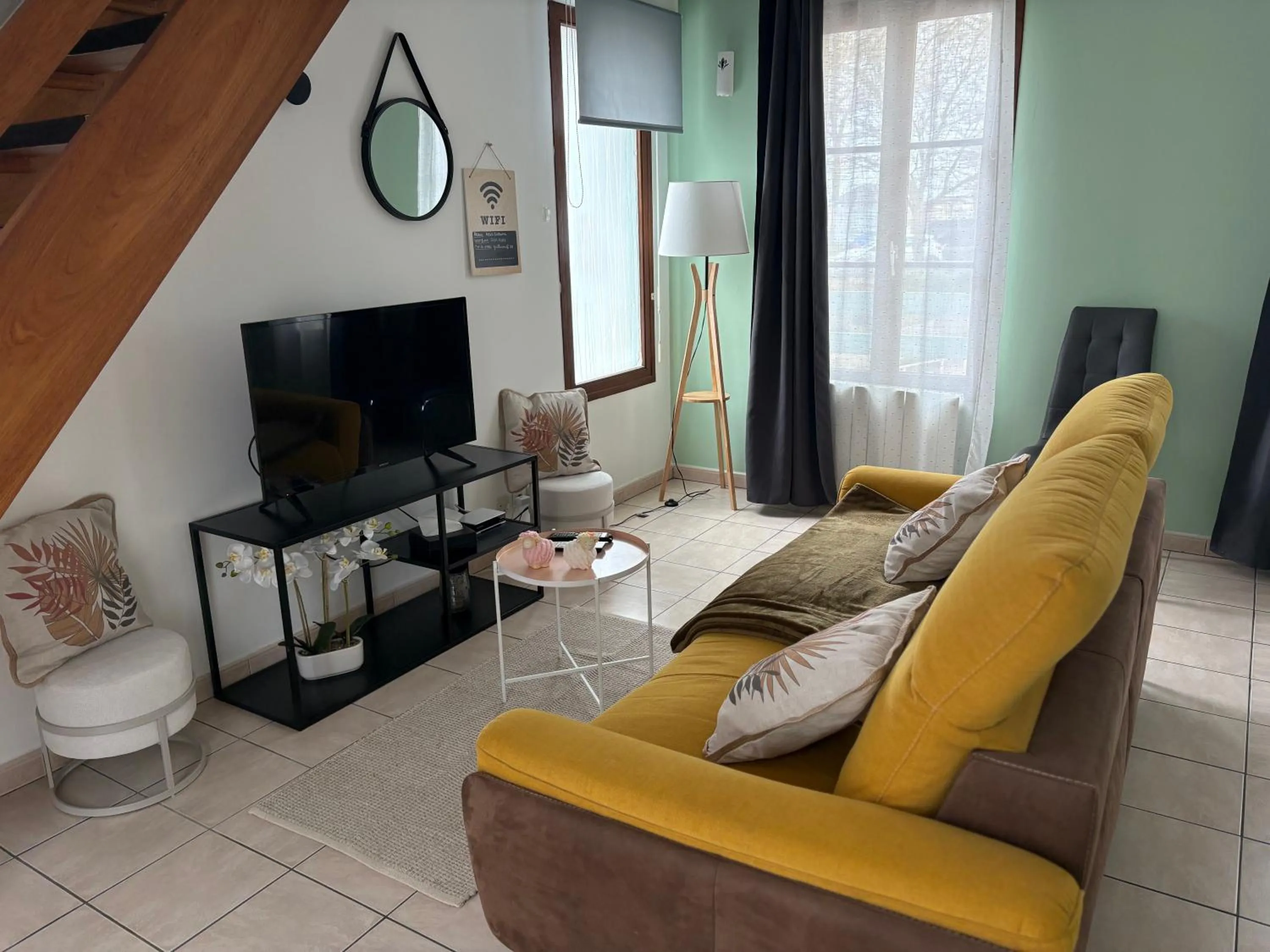 Logis Hôtel- Restaurant Le Relais Guillaume de Normandy-PARKING GRATUIT-Bornes électriques-VUE BAIE TERRASSE-Calme