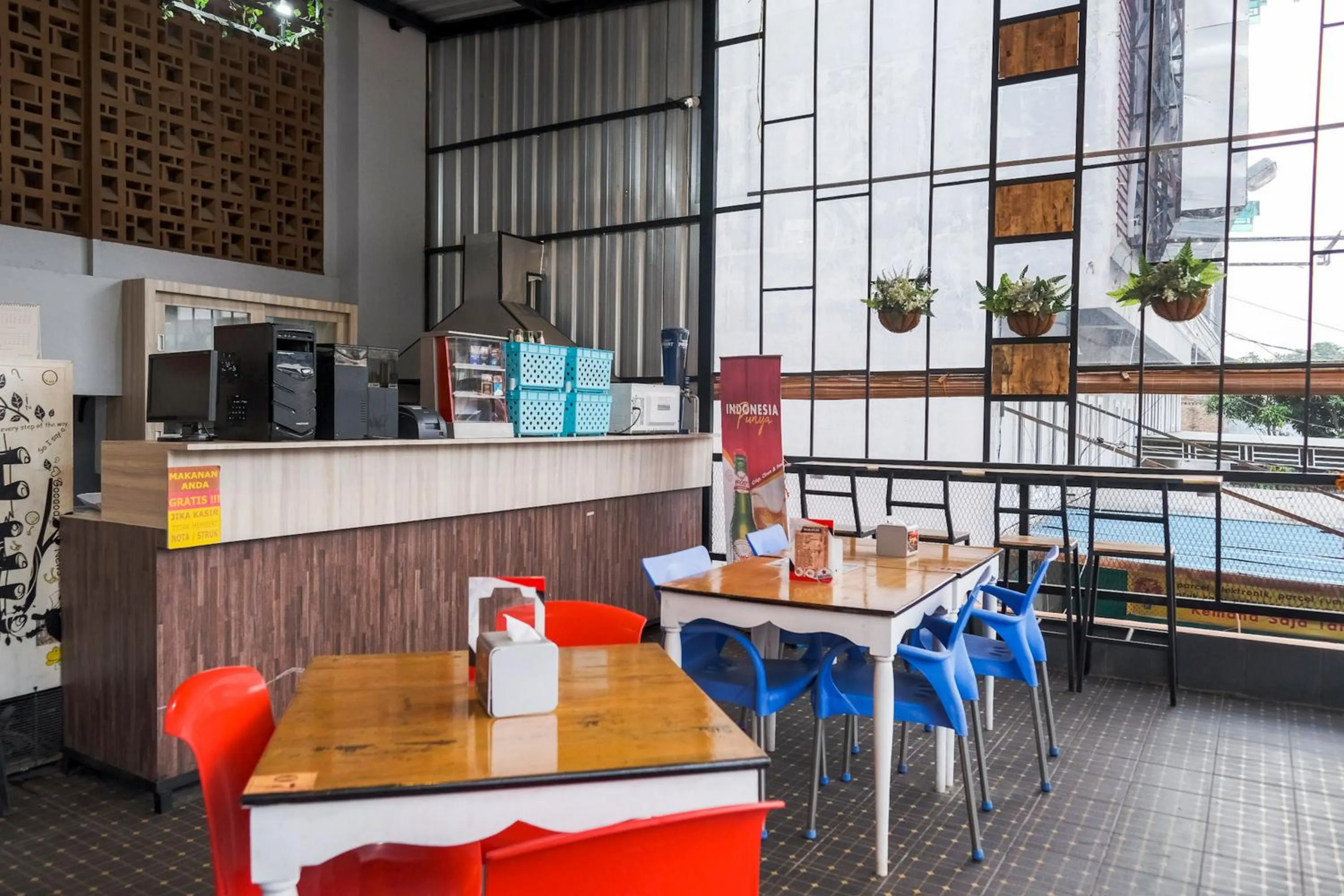 Restaurant/places to eat in Sans Hotel Cemara Asri Medan