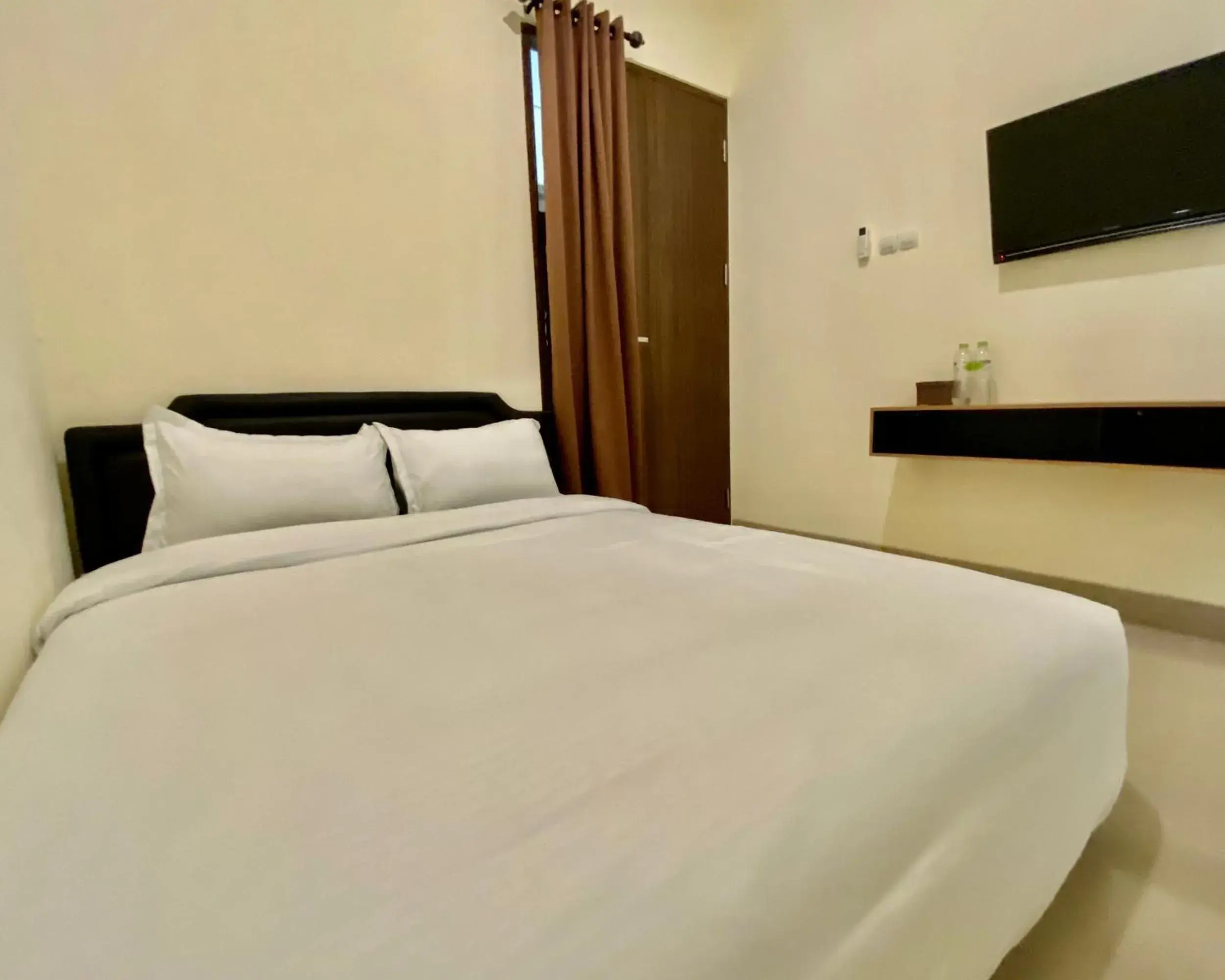 Bed in RedDoorz at Arkana Seturan Pakuwon Mall Bed in RedDoorz at Arkana Seturan Pakuwon Mall