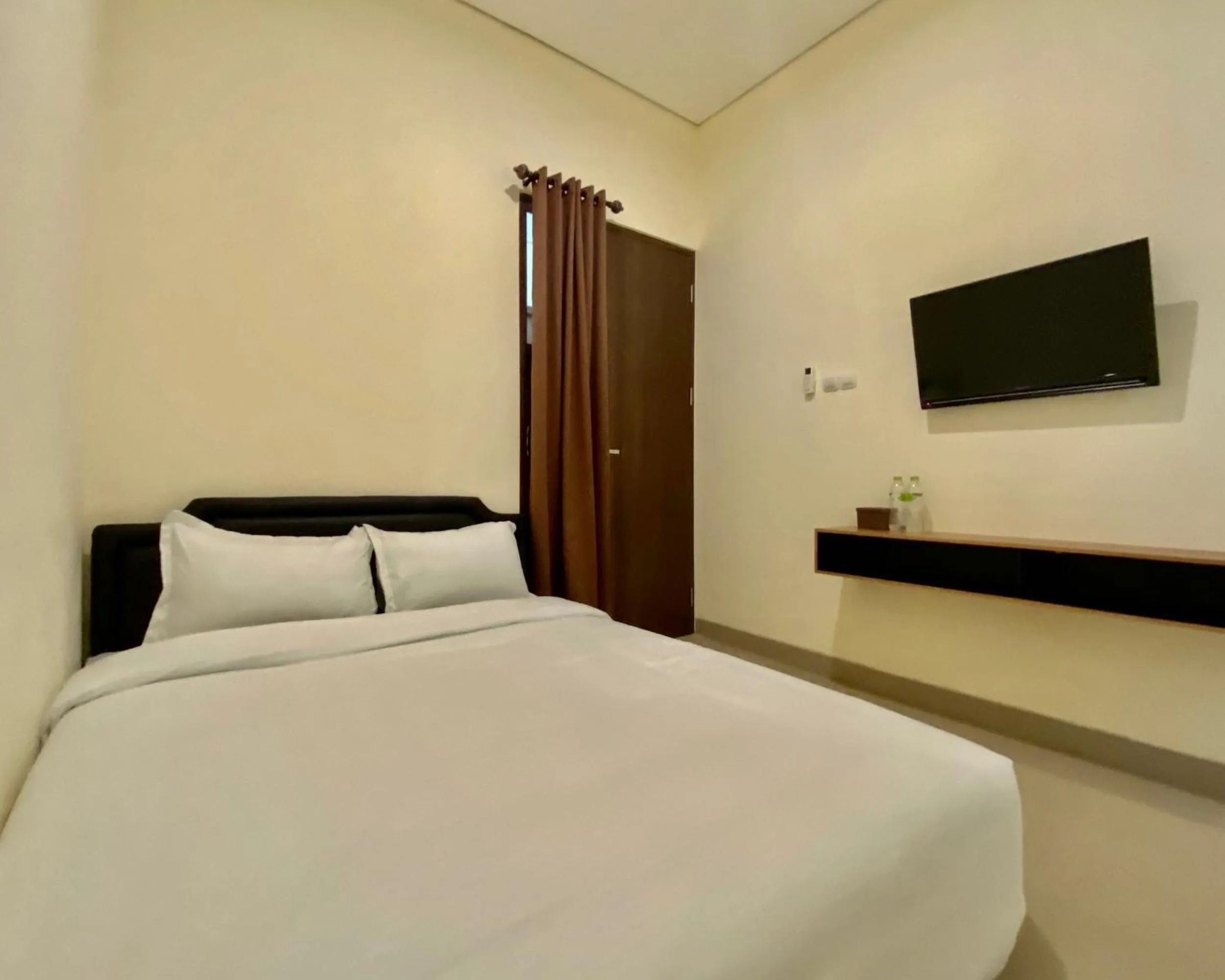 Bed in RedDoorz at Arkana Seturan Pakuwon Mall