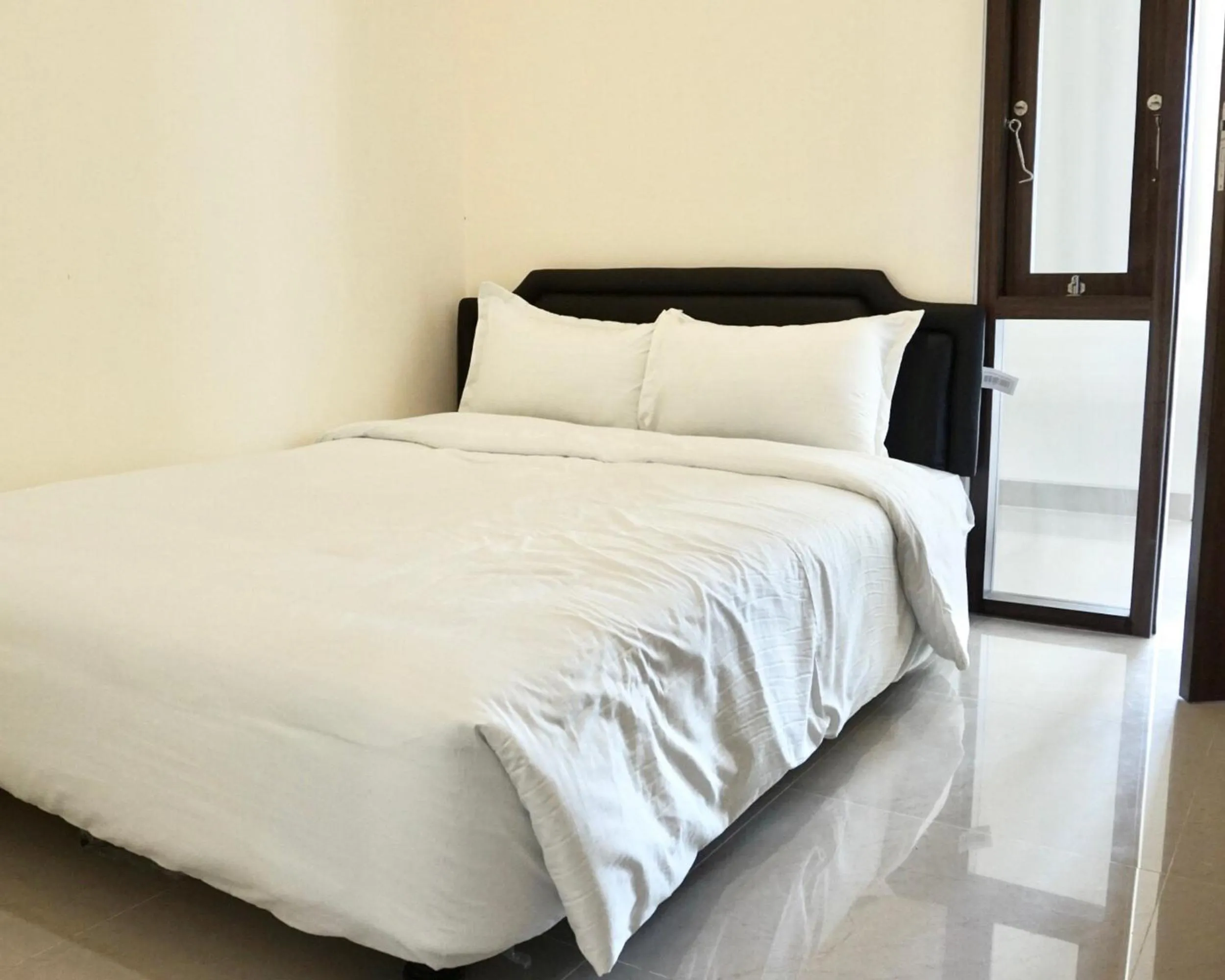 Bed in RedDoorz at Arkana Seturan Pakuwon Mall