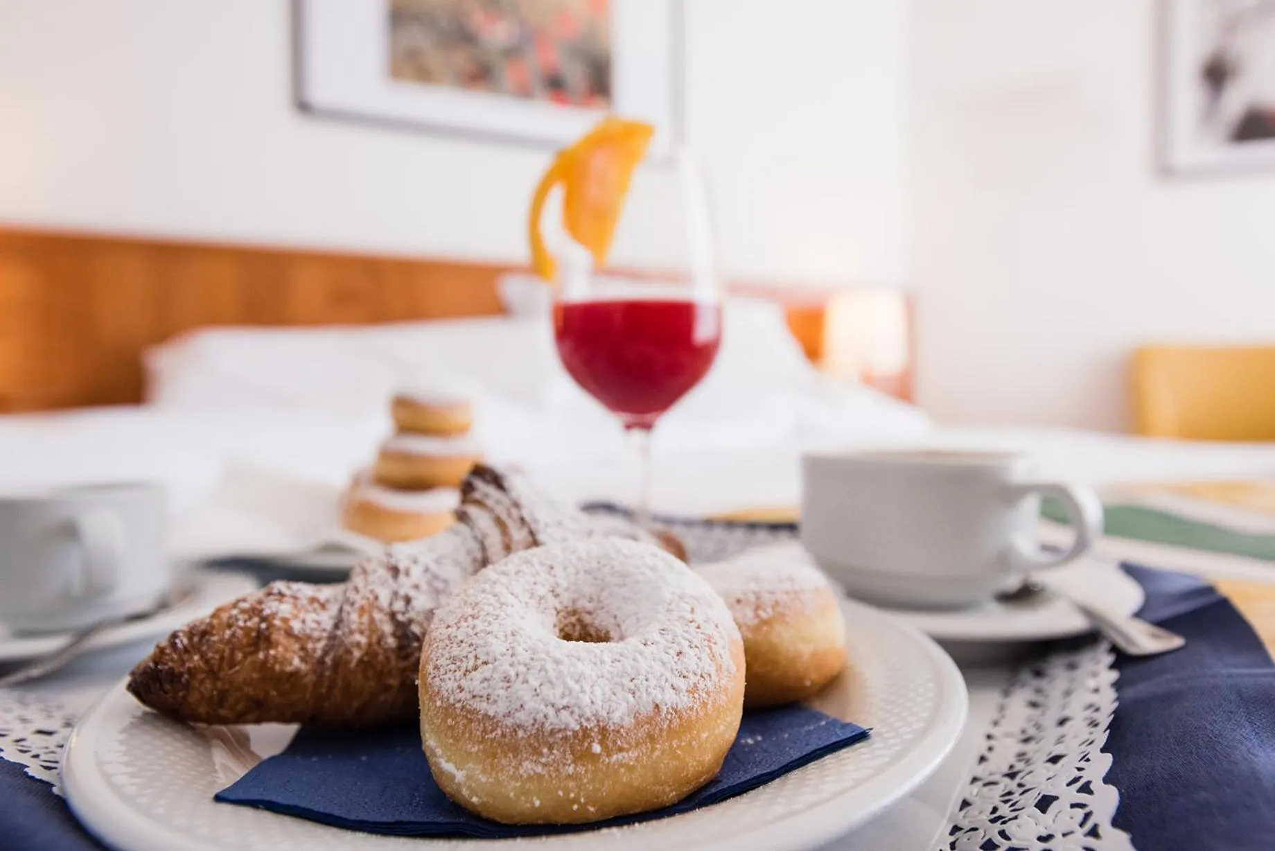 Breakfast, Bed in Hotel Luna