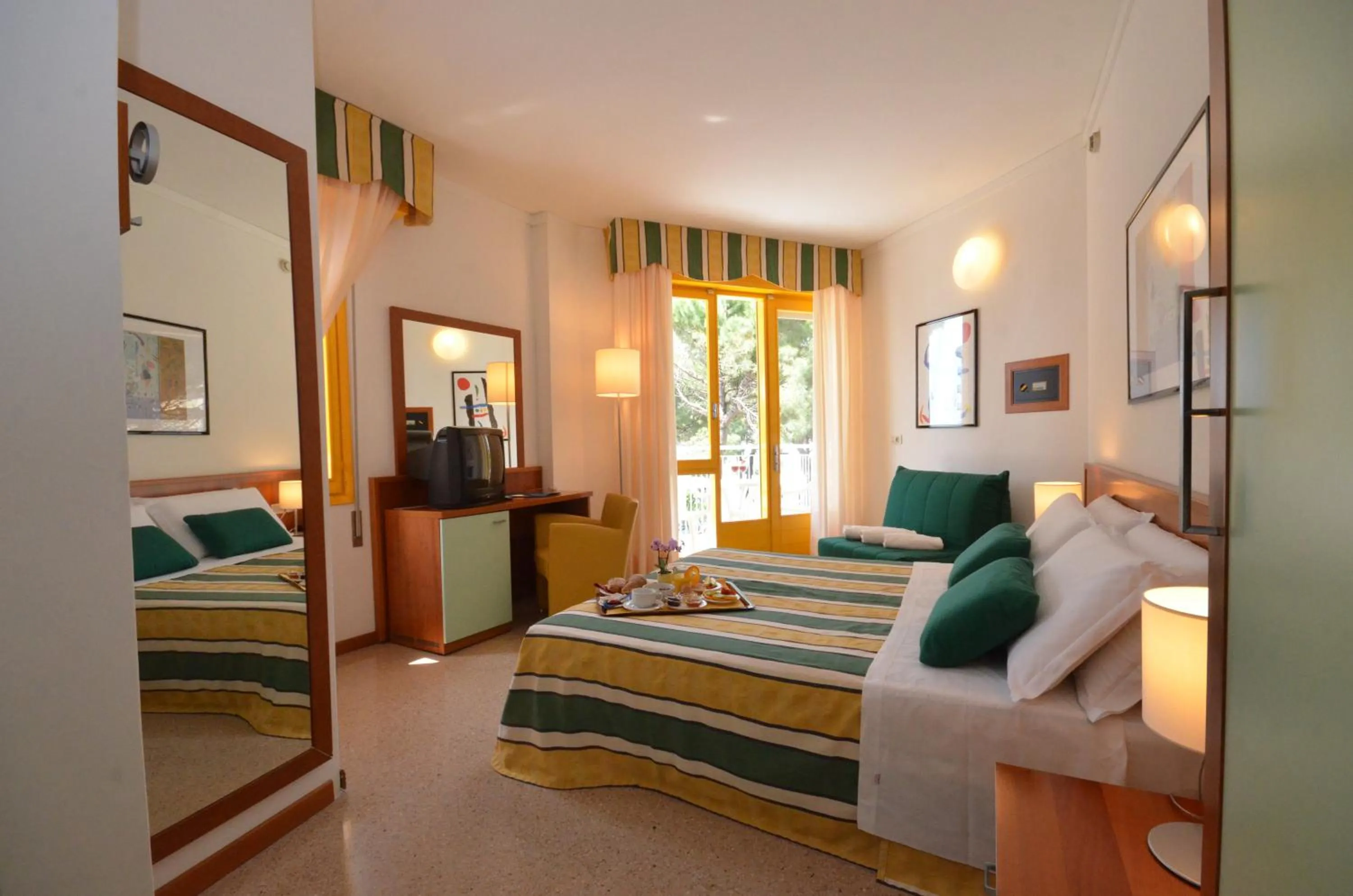 Balcony/Terrace, Bed in Hotel Luna