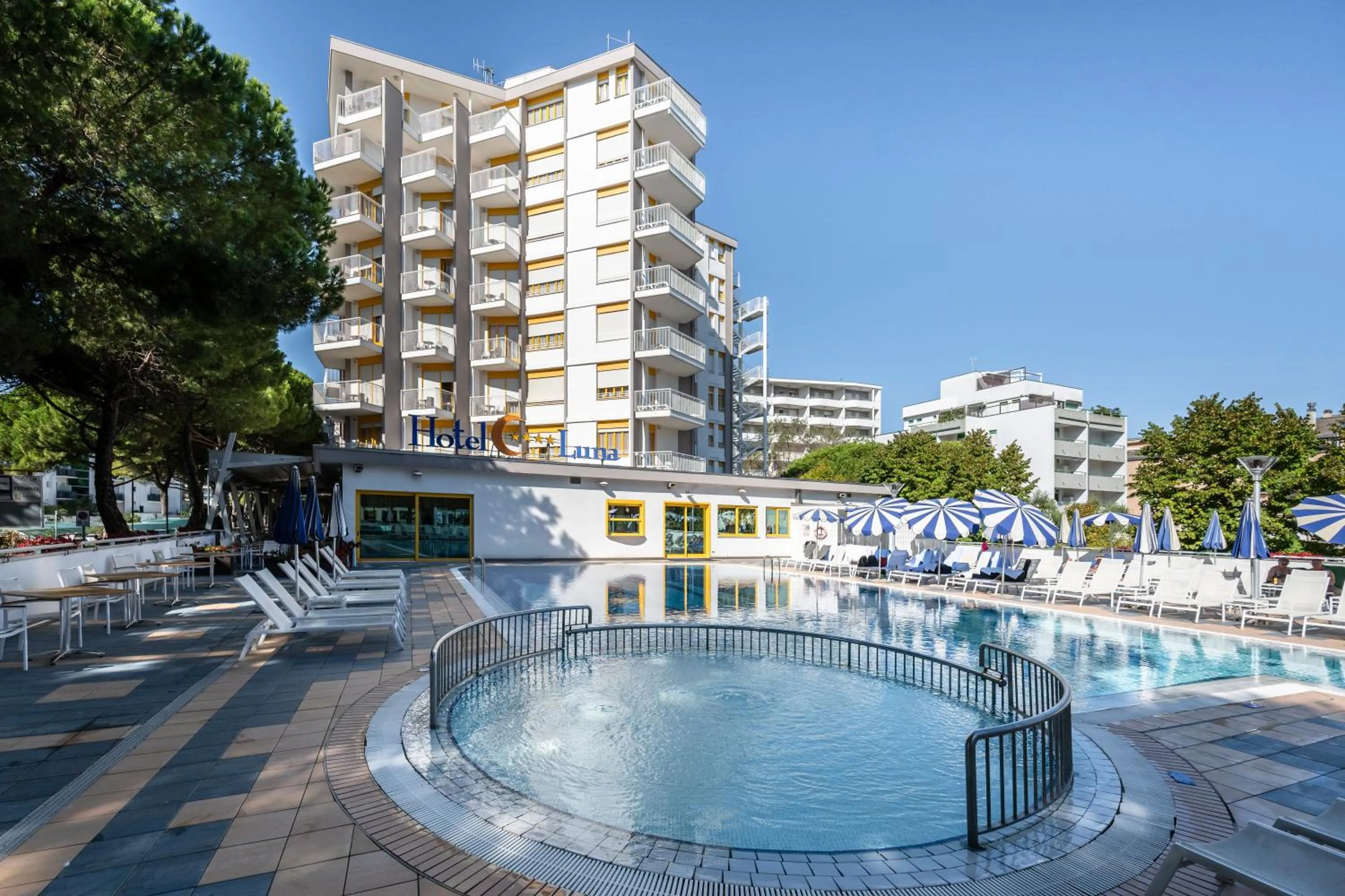 Swimming pool in Hotel Luna