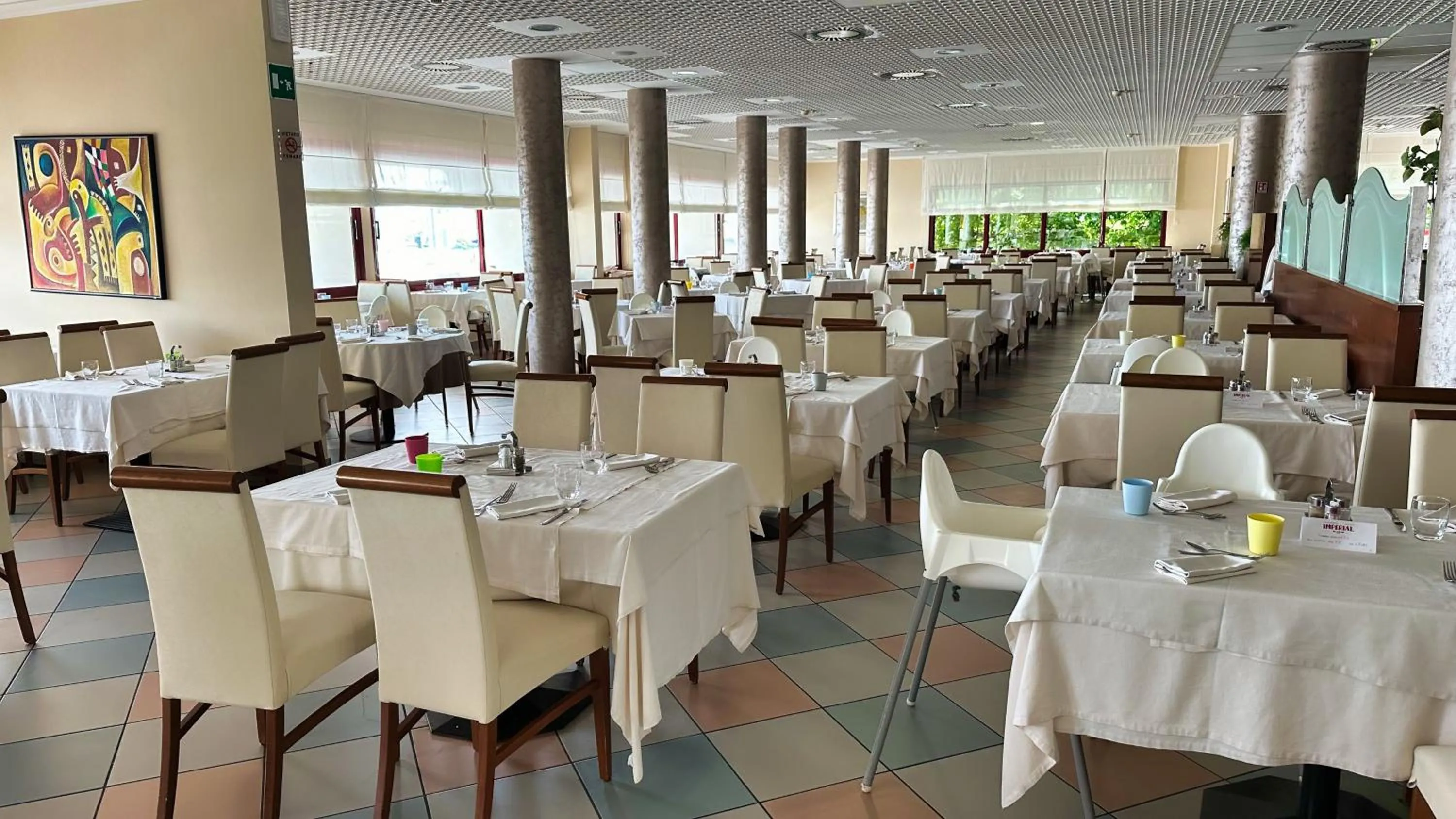 Restaurant/places to eat in Aparthotel Imperial